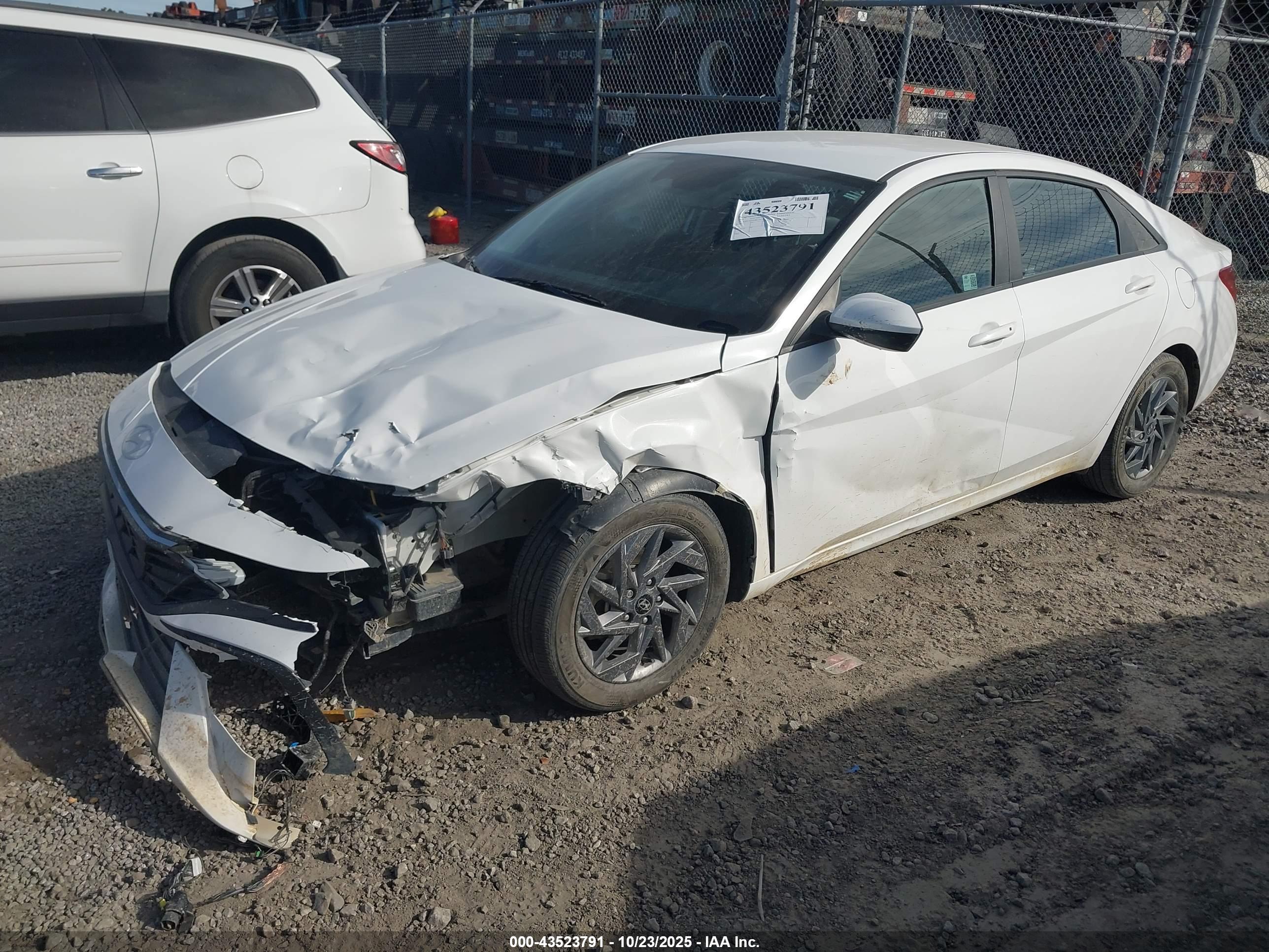 HYUNDAI ELANTRA image 2