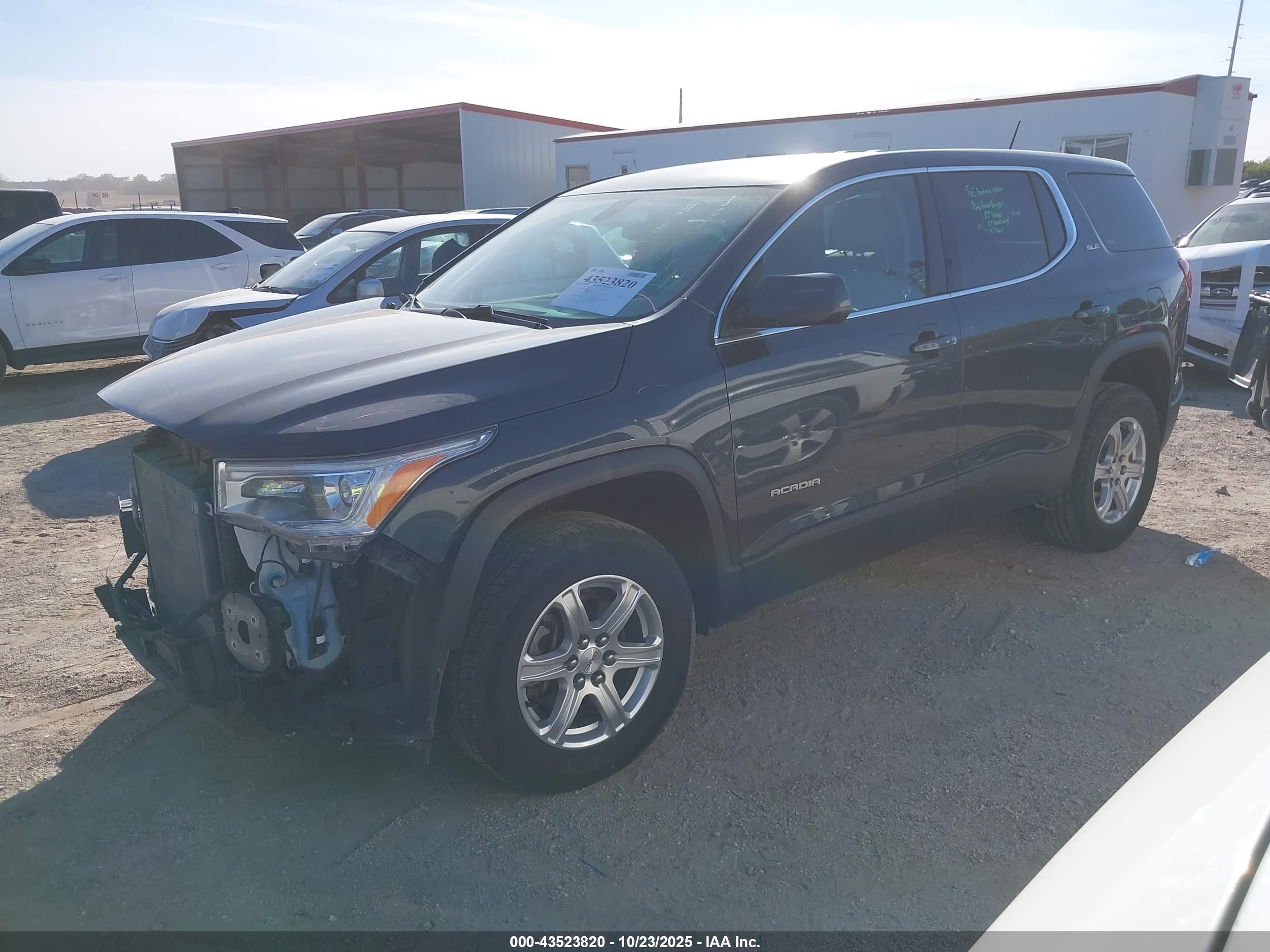 GMC ACADIA image 2
