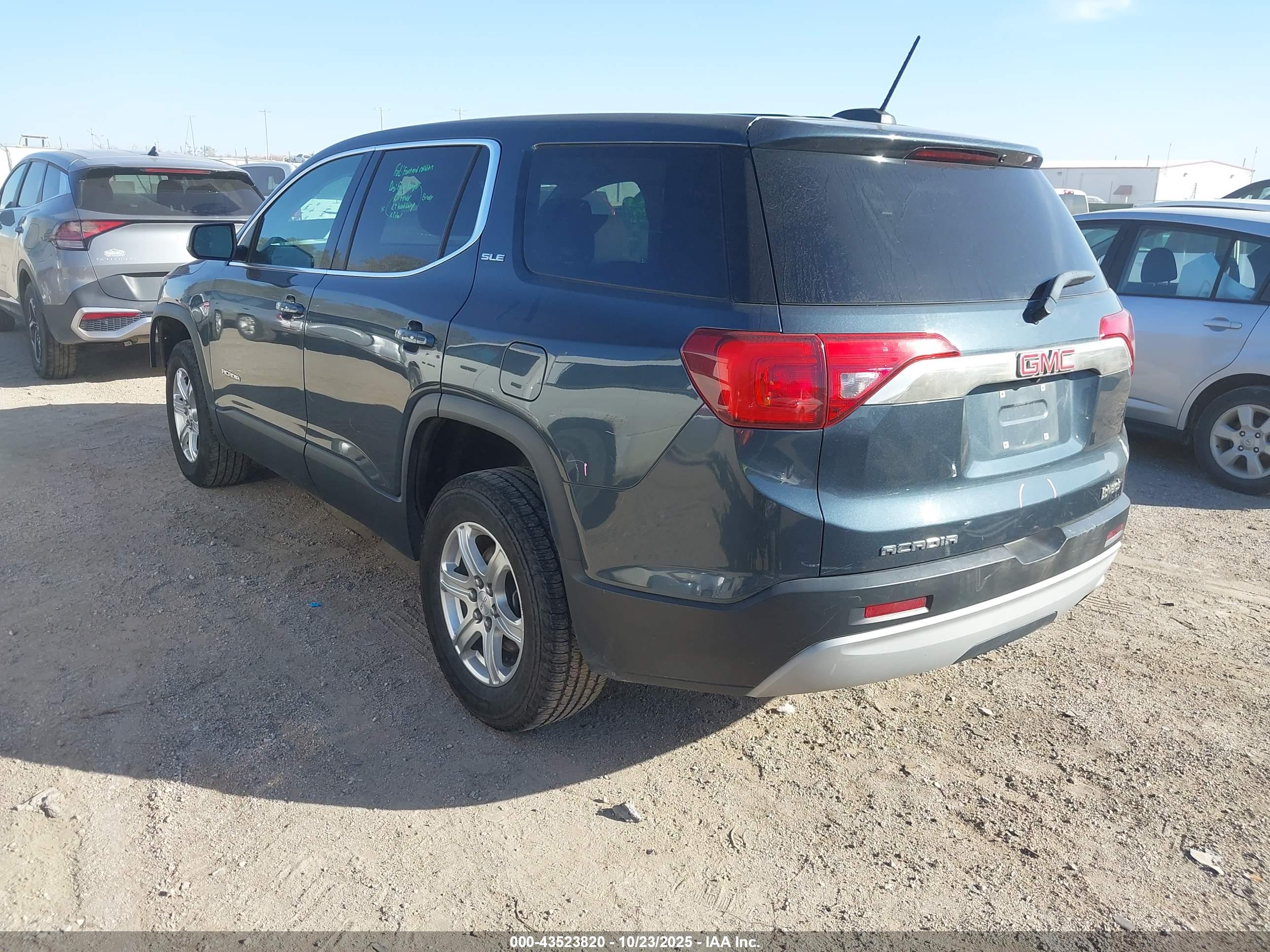 GMC ACADIA image 3