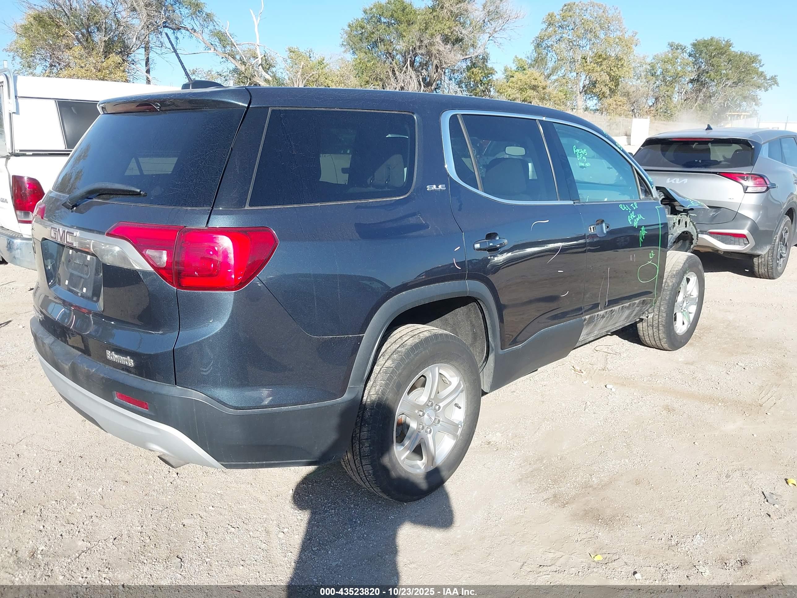 GMC ACADIA image 4
