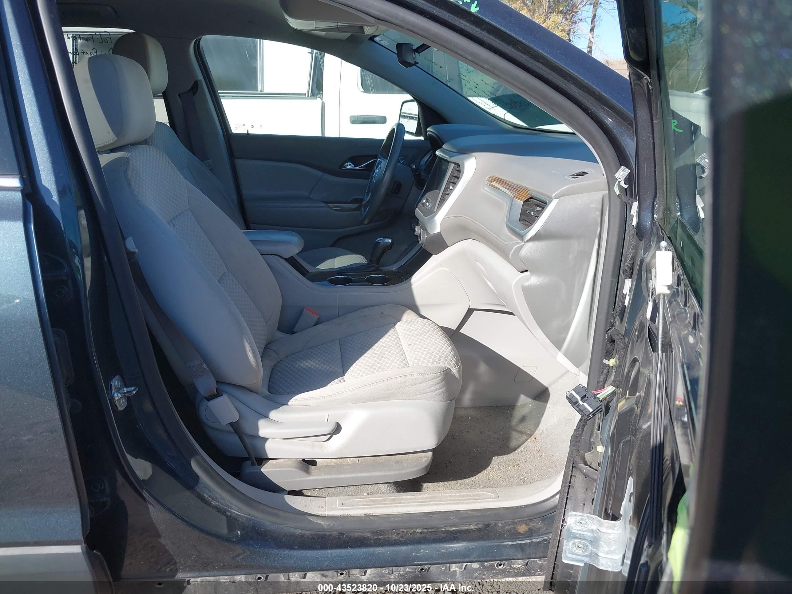 GMC ACADIA image 5