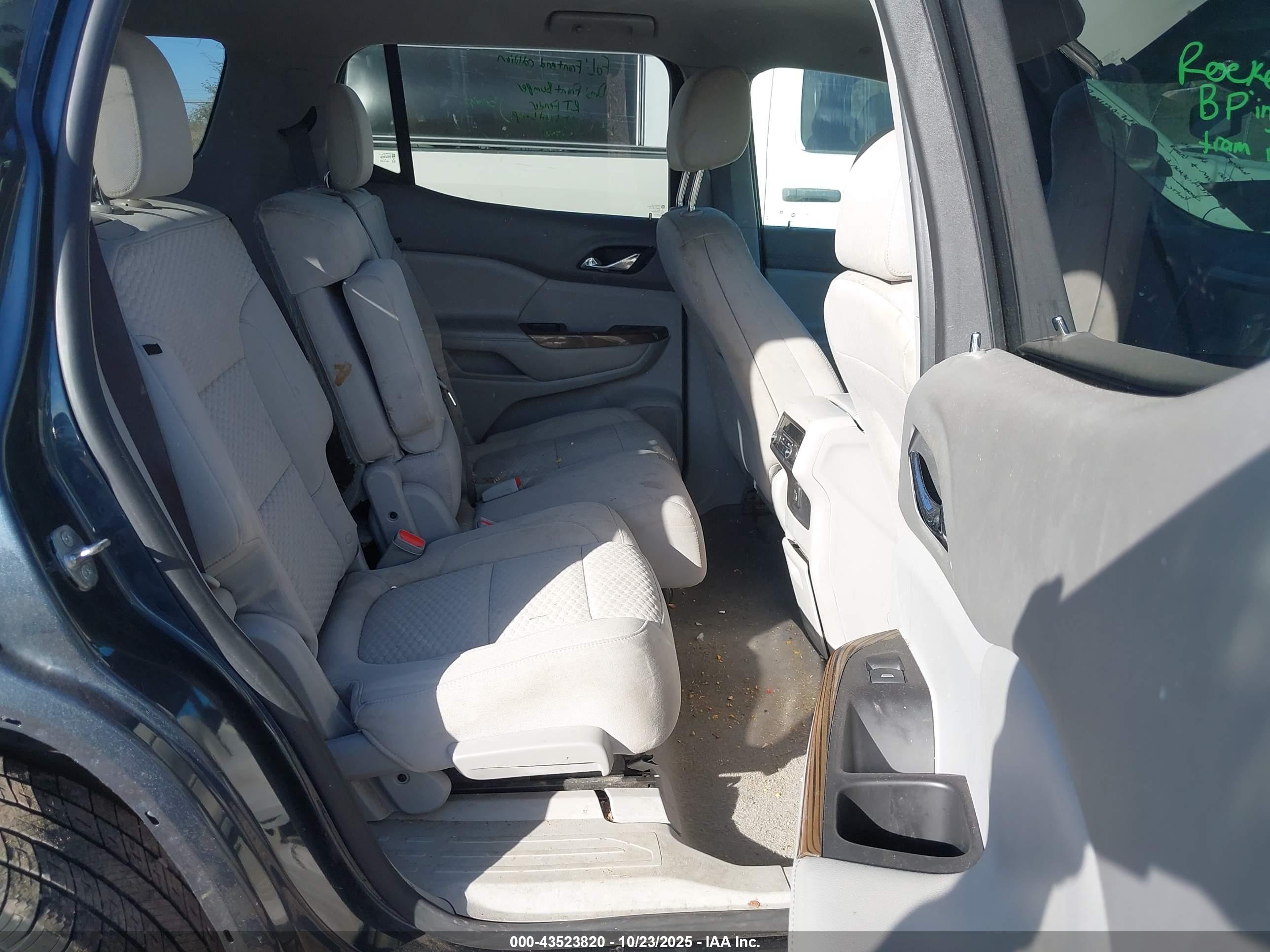 GMC ACADIA image 8