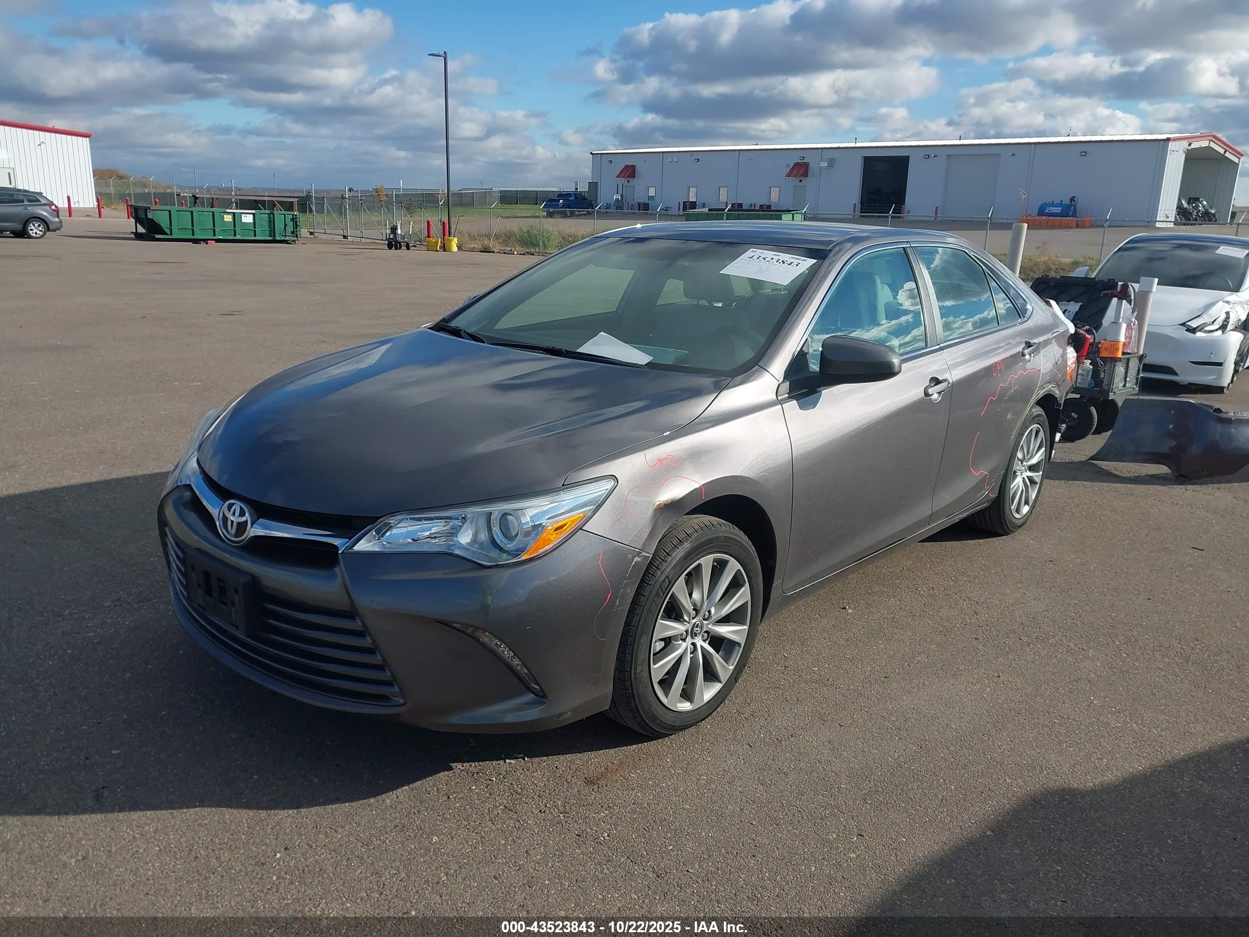 TOYOTA CAMRY image 2