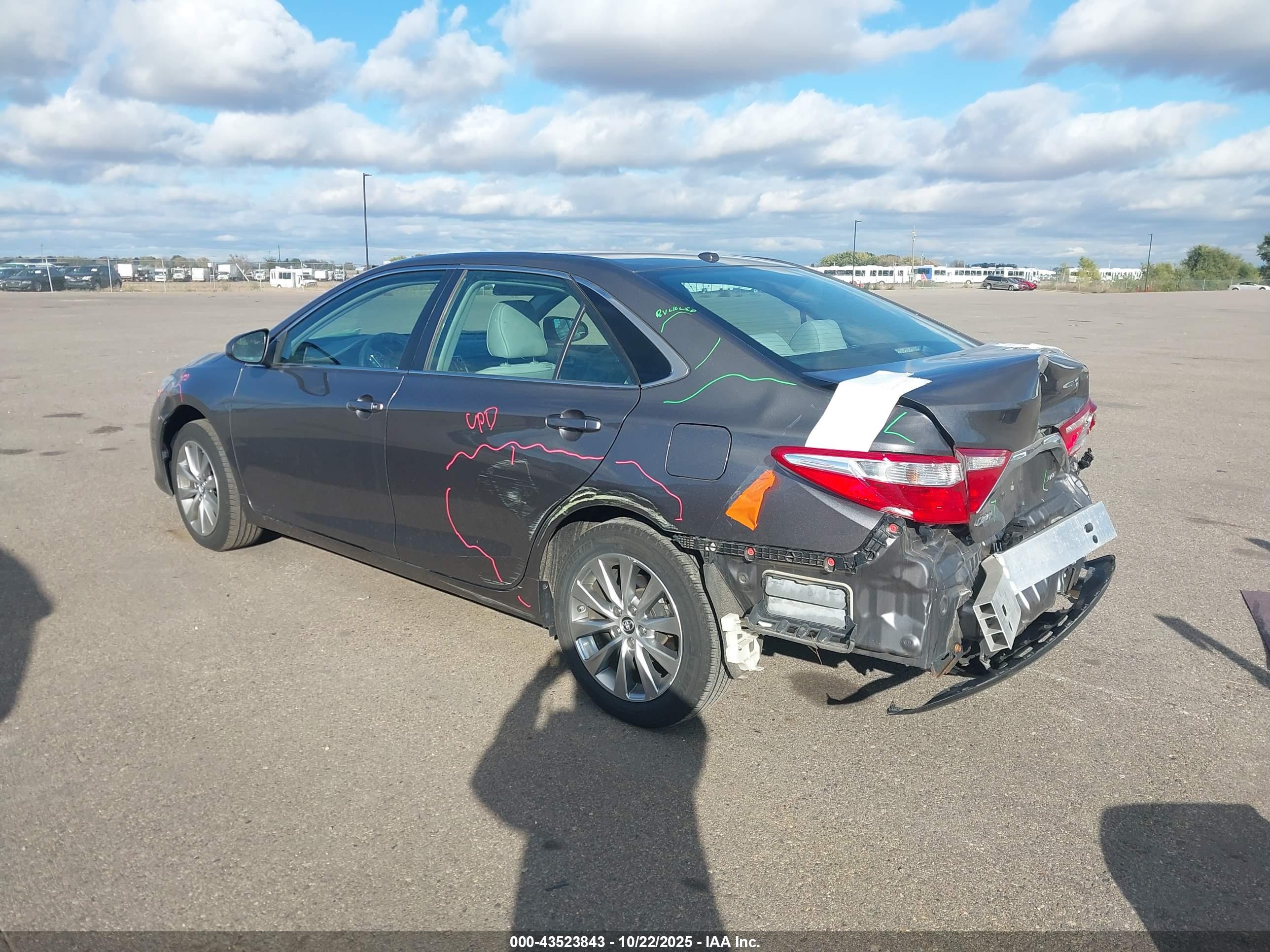 TOYOTA CAMRY image 3