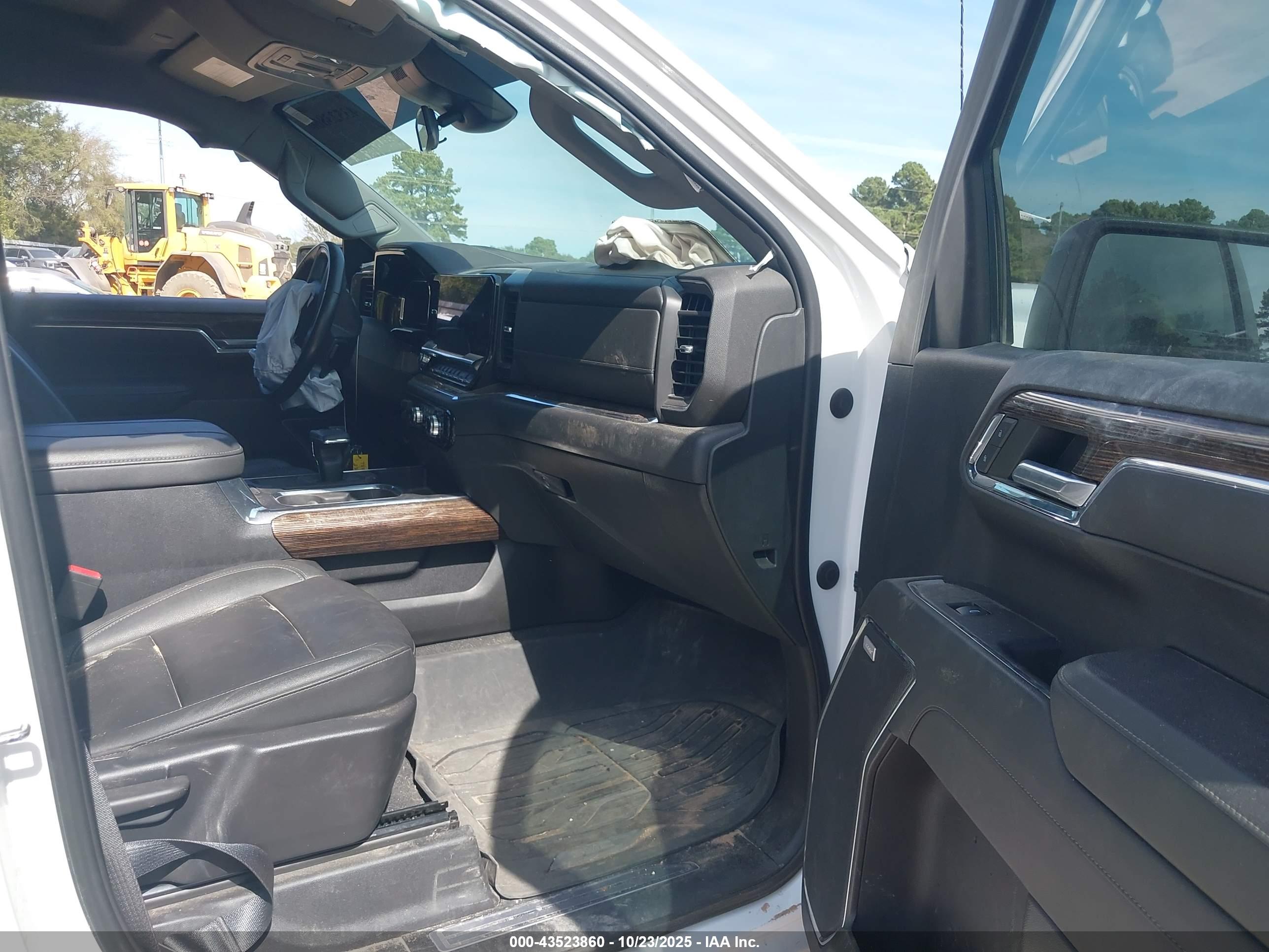 GMC SIERRA image 5