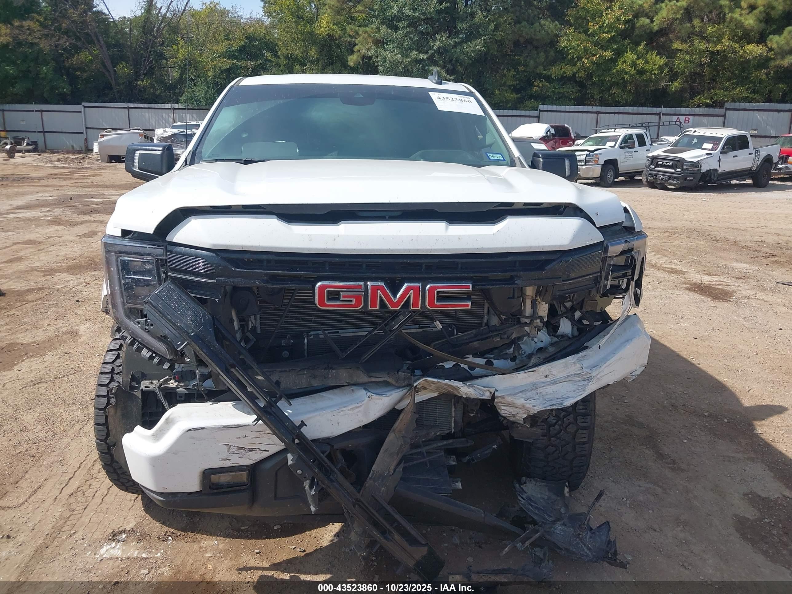 GMC SIERRA image 6