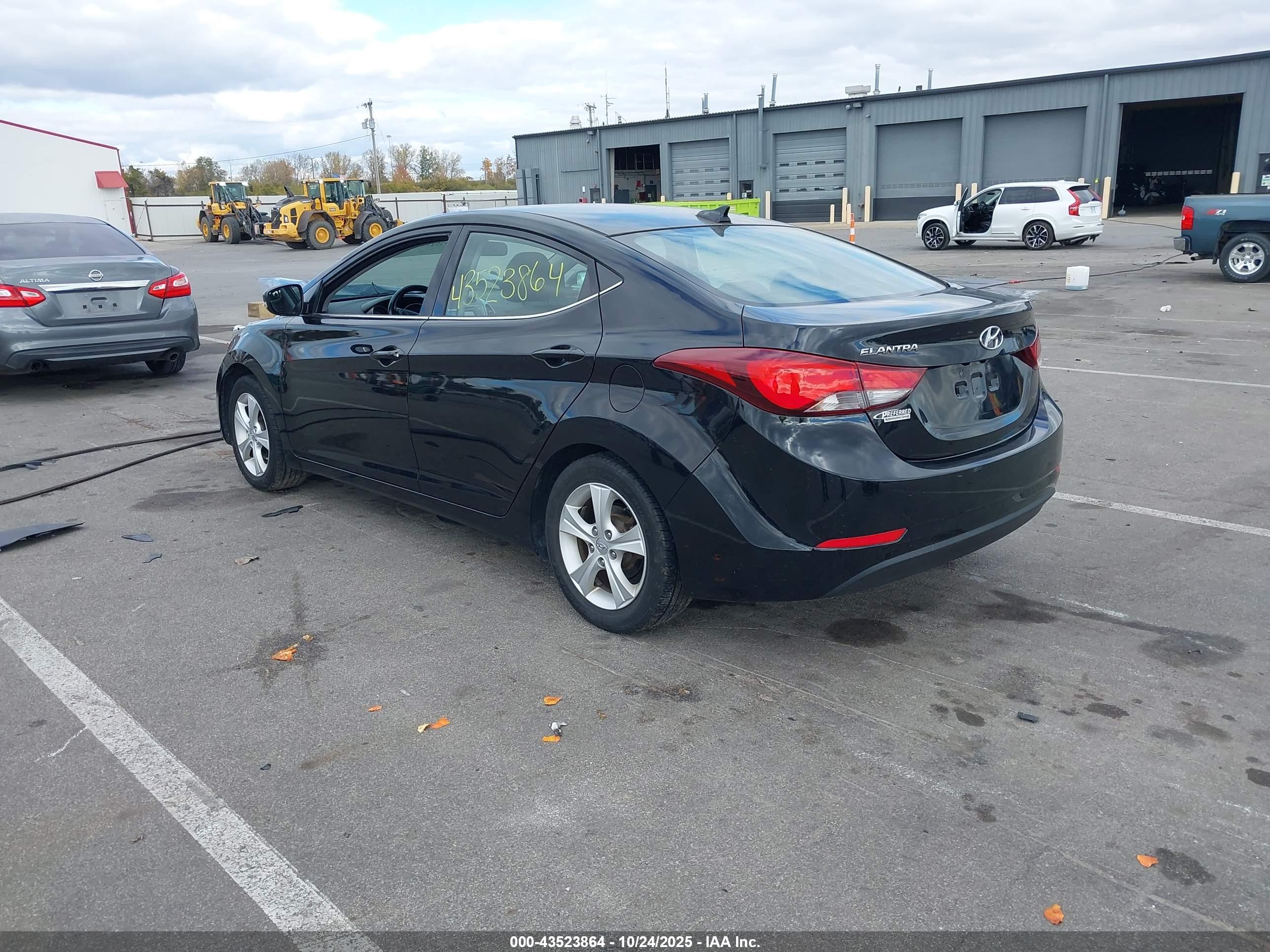 HYUNDAI ELANTRA image 3