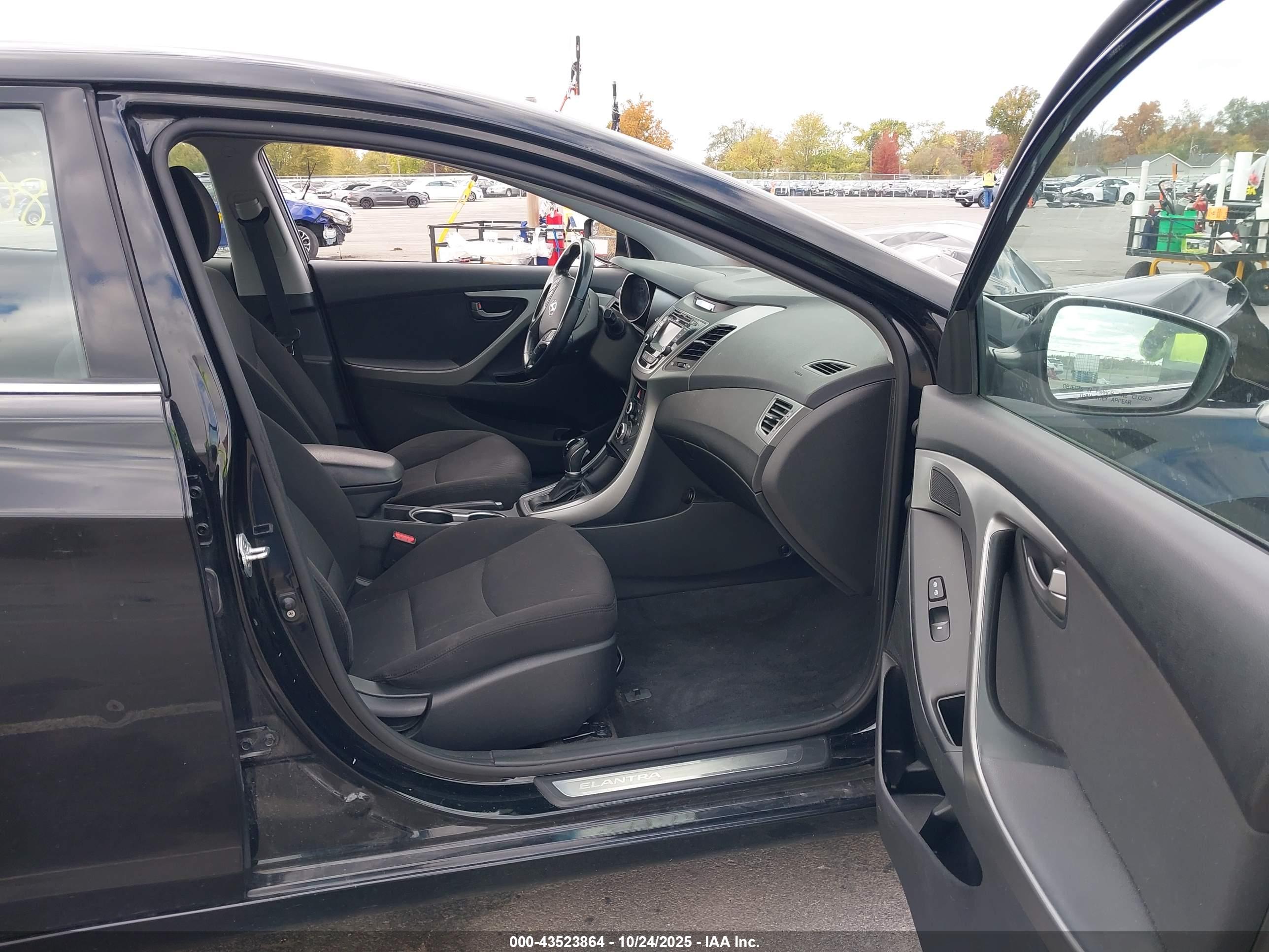 HYUNDAI ELANTRA image 5