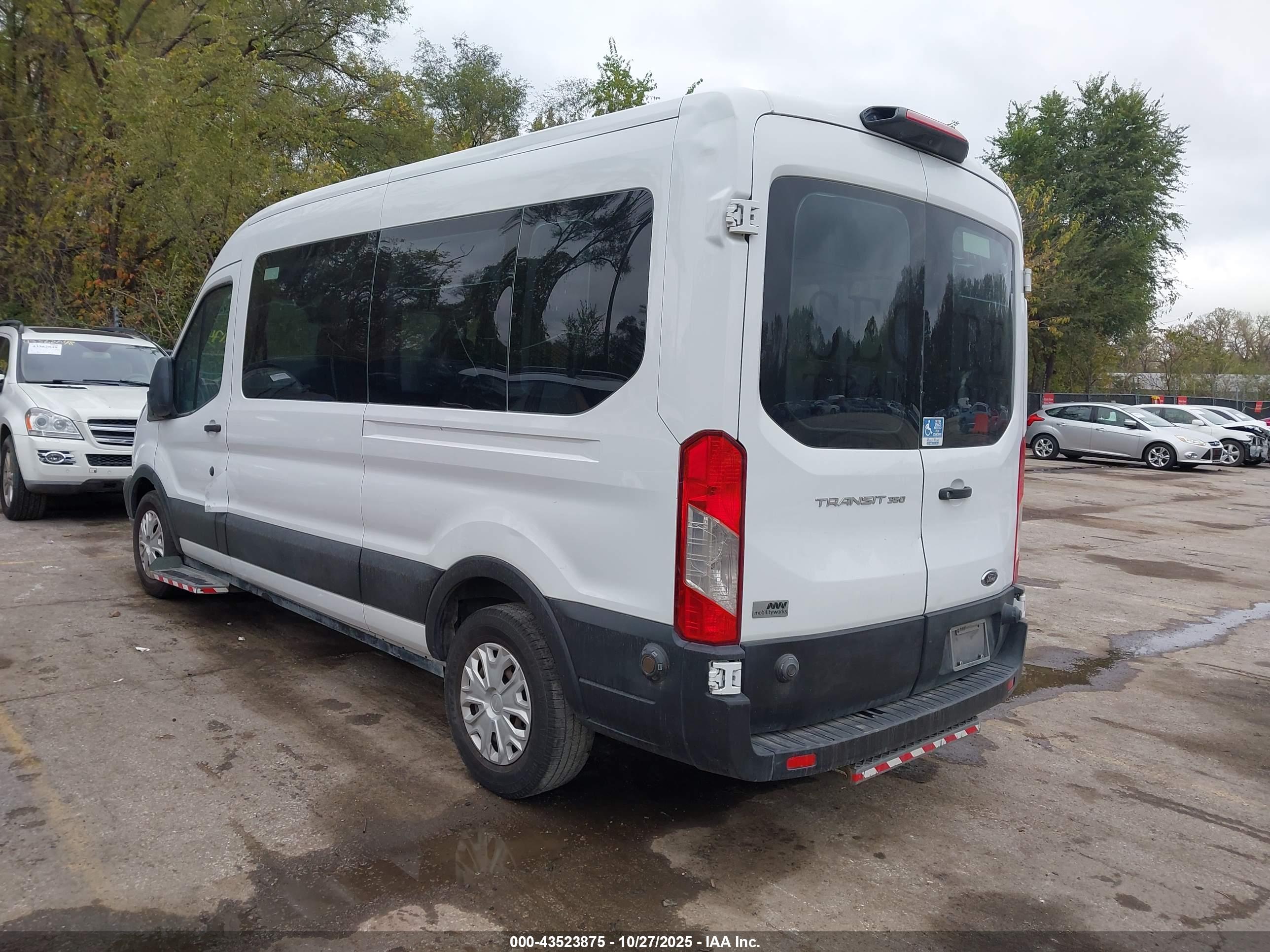 FORD TRANSIT-350 image 3
