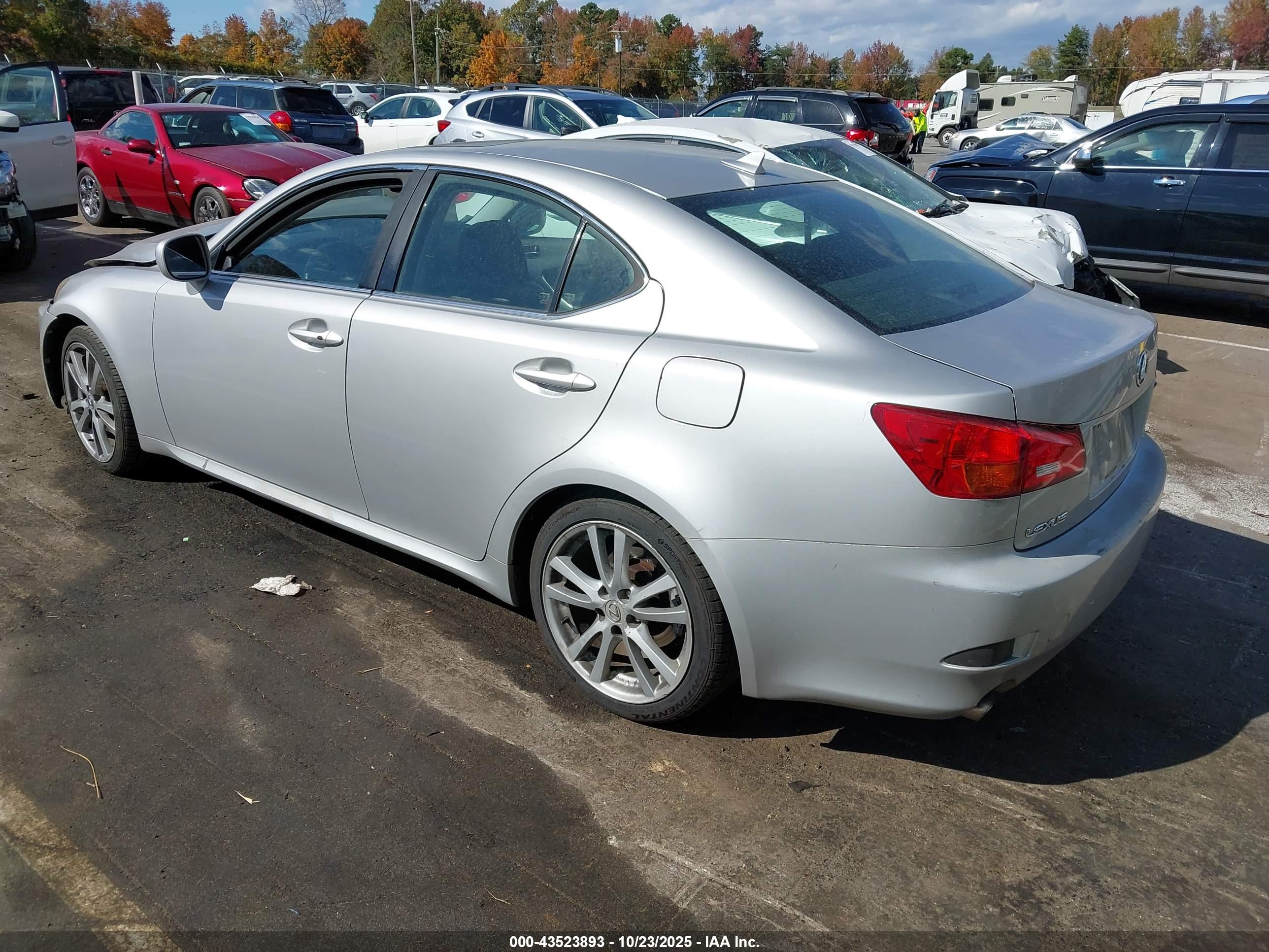 LEXUS IS image 3