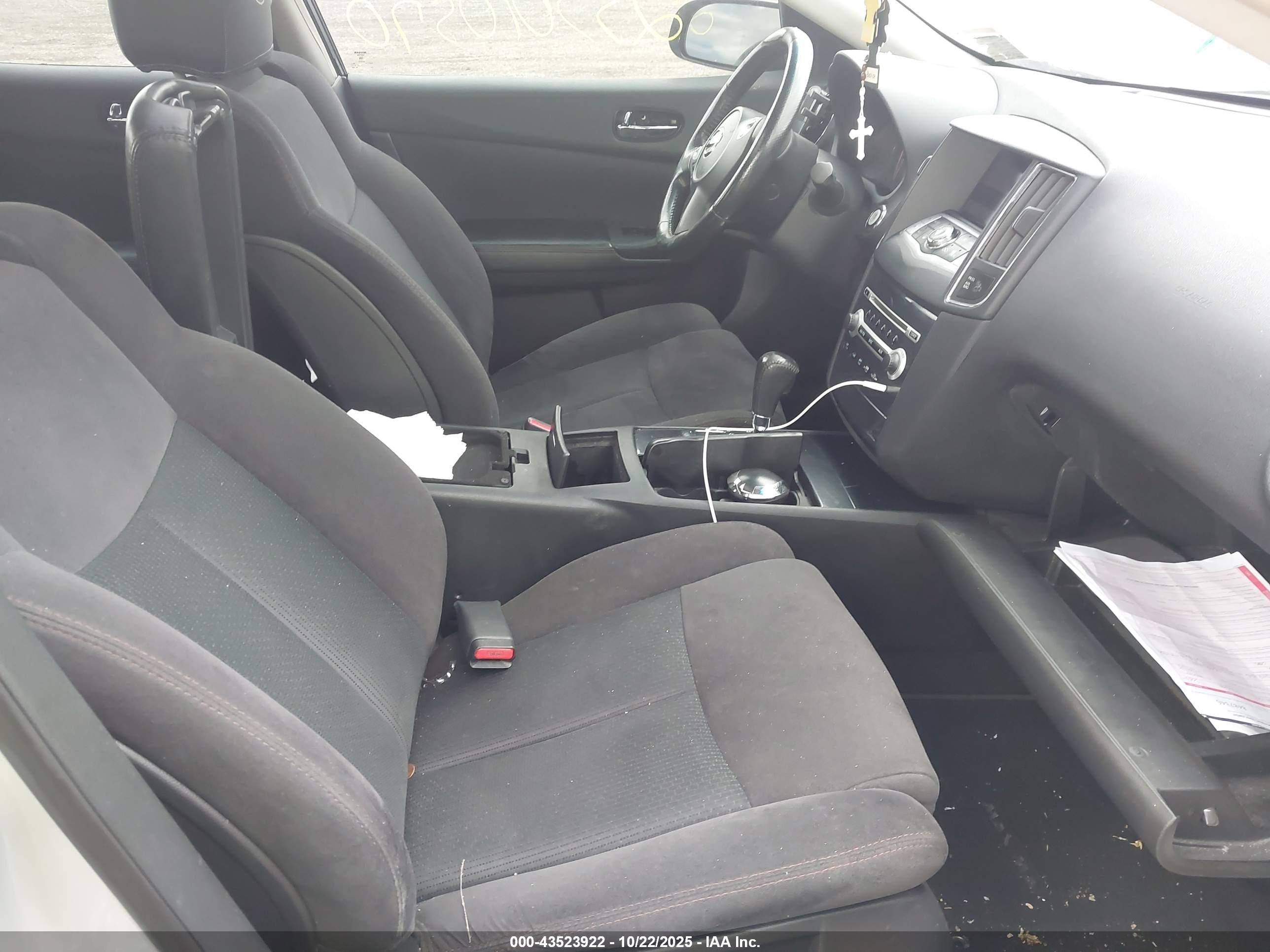 NISSAN MAXIMA image 5