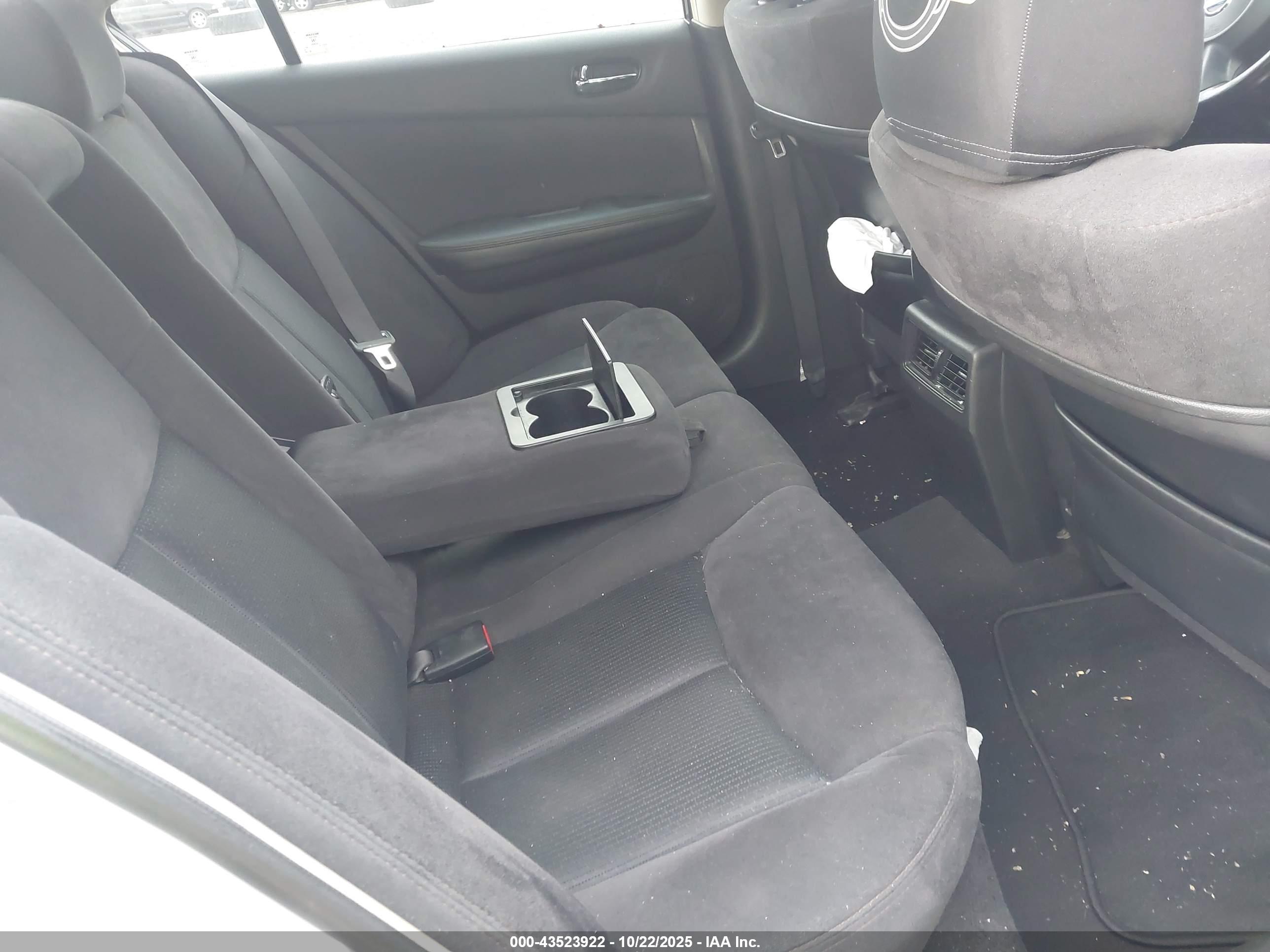 NISSAN MAXIMA image 8