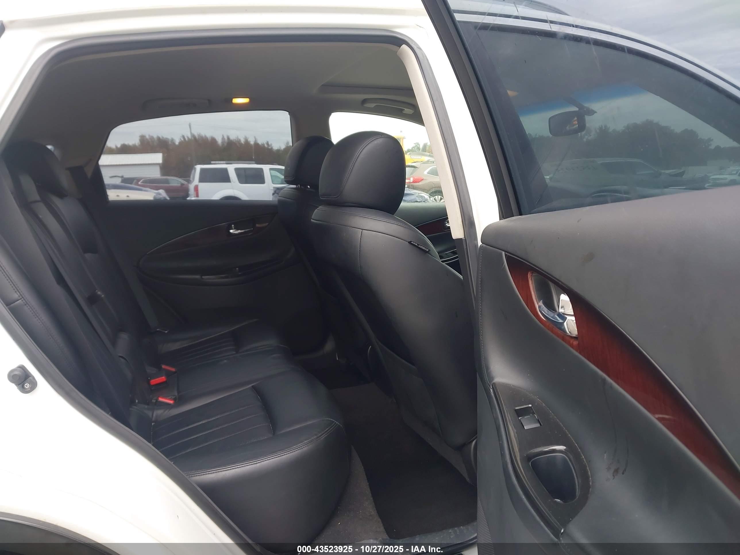 INFINITI QX50 image 8