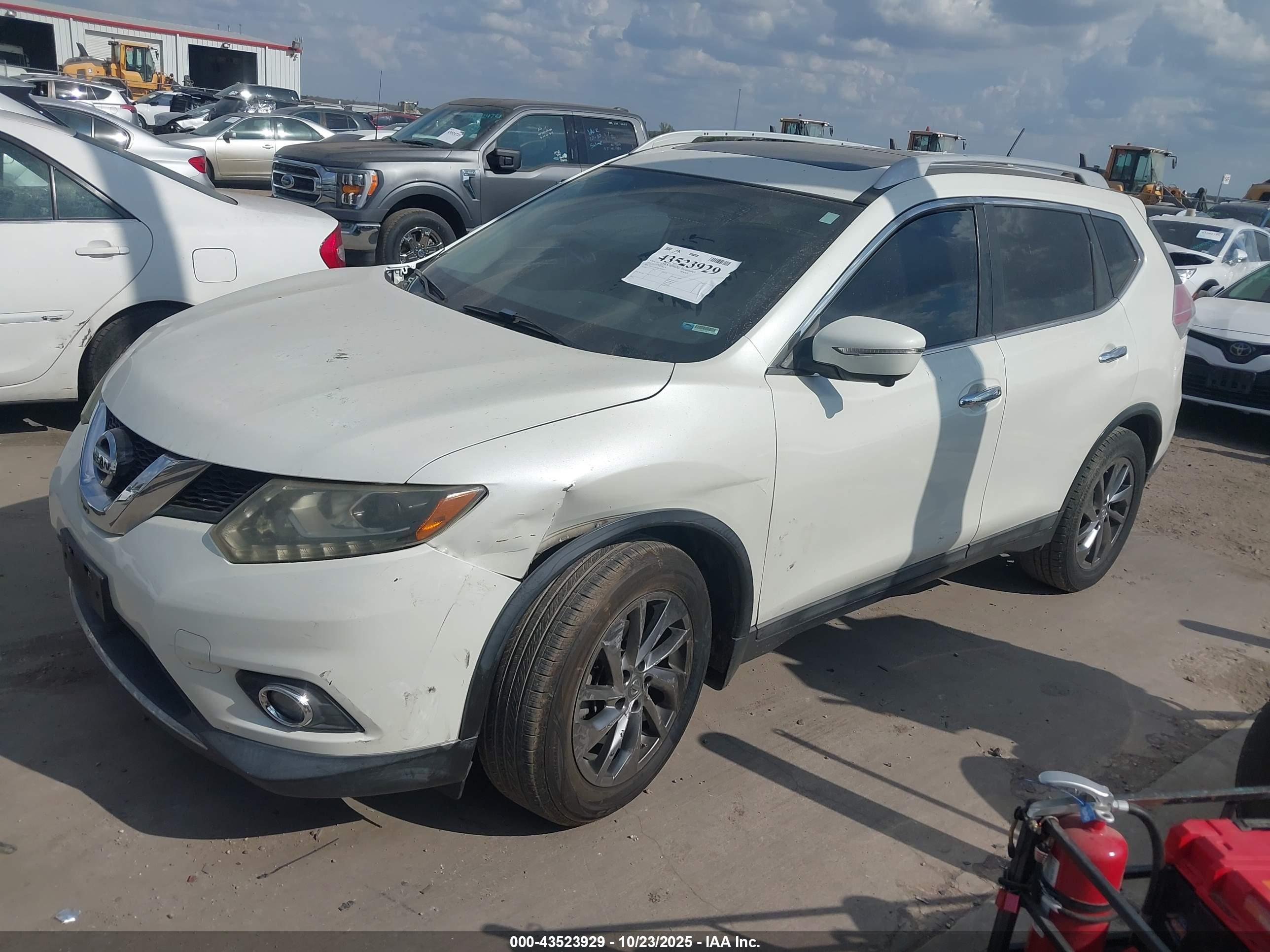 NISSAN ROGUE image 2