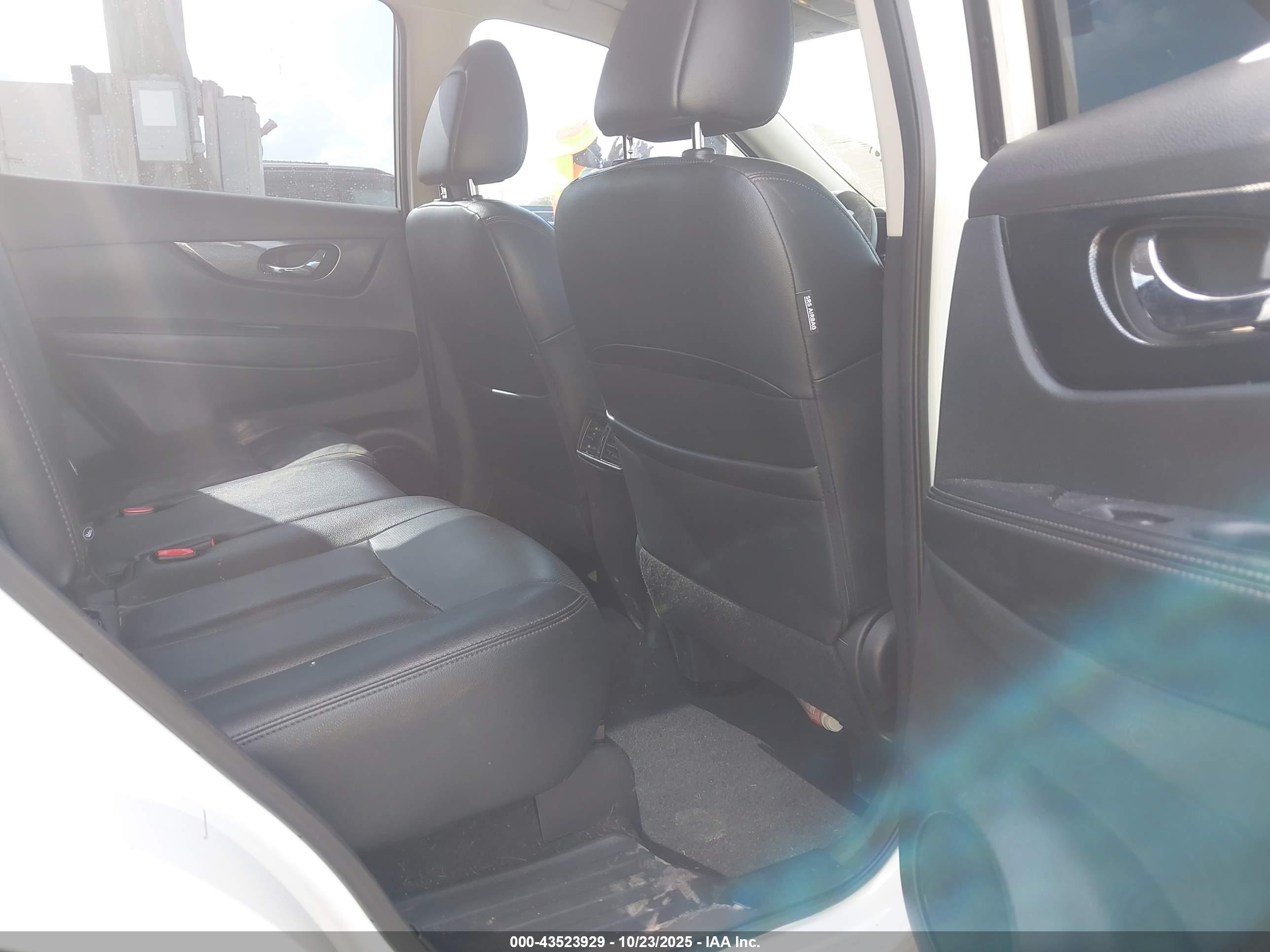 NISSAN ROGUE image 8