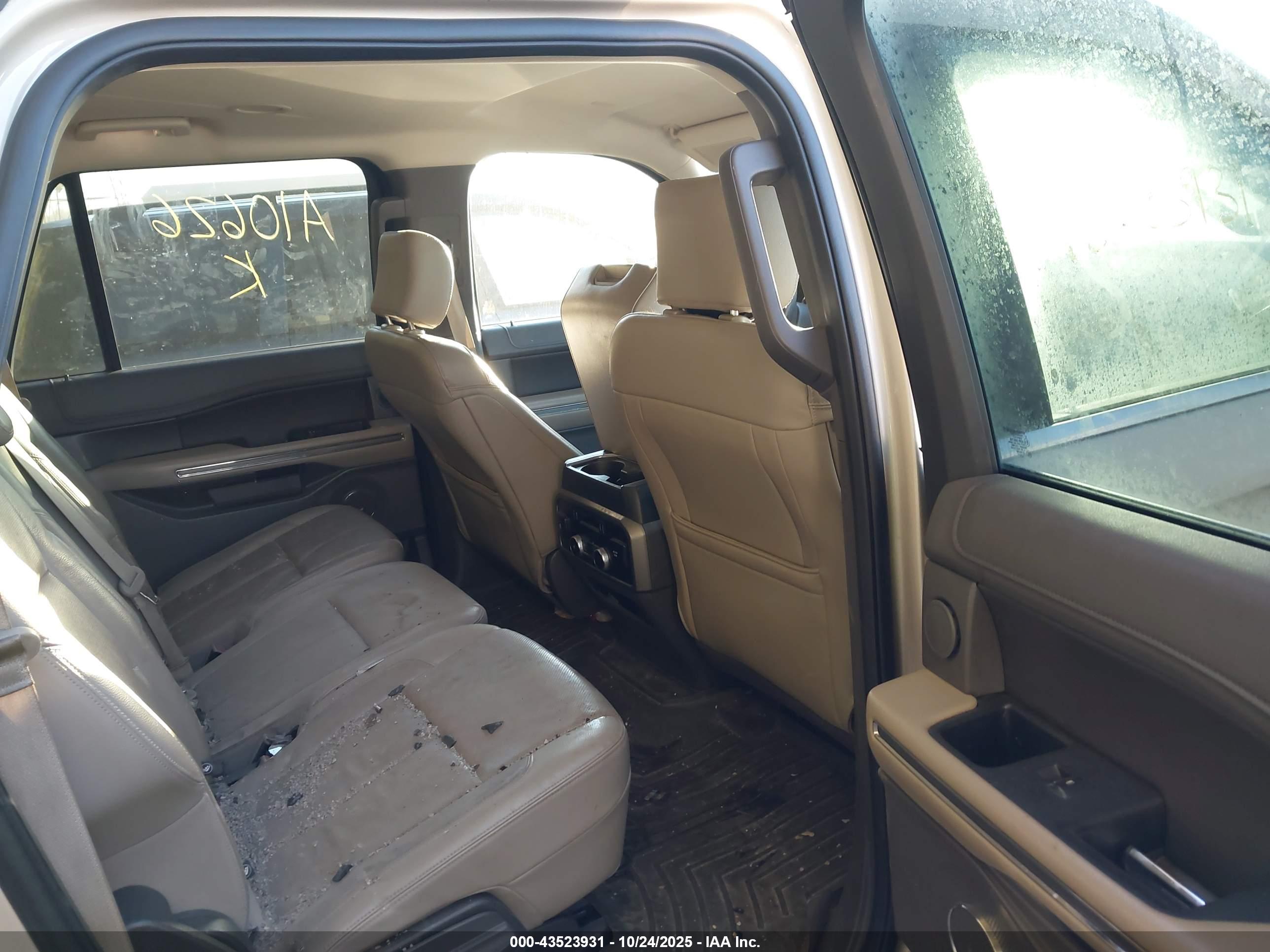 FORD EXPEDITION image 8
