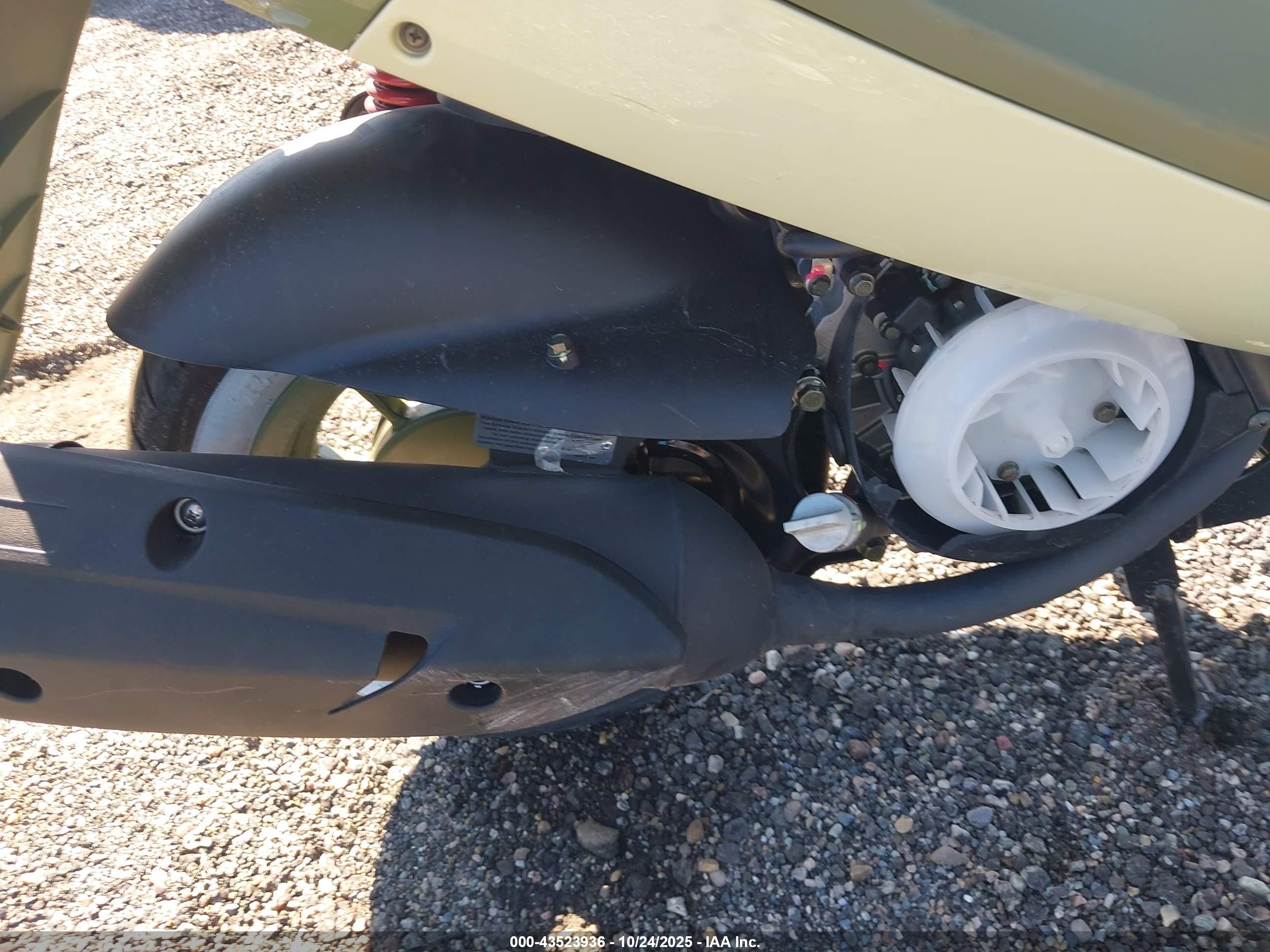 GENUINE SCOOTER image 8