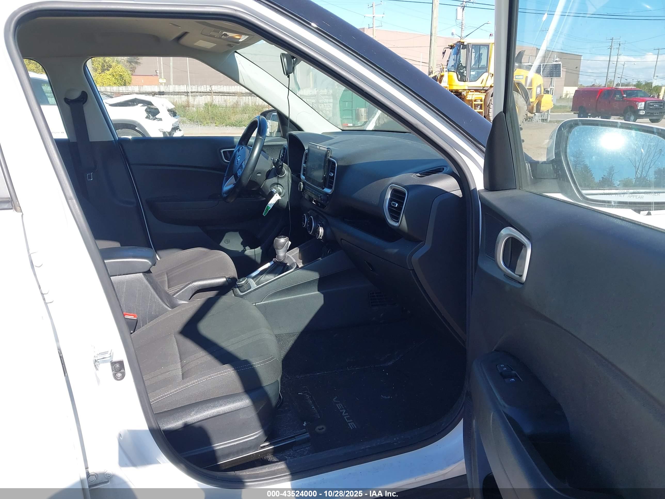 HYUNDAI VENUE image 5