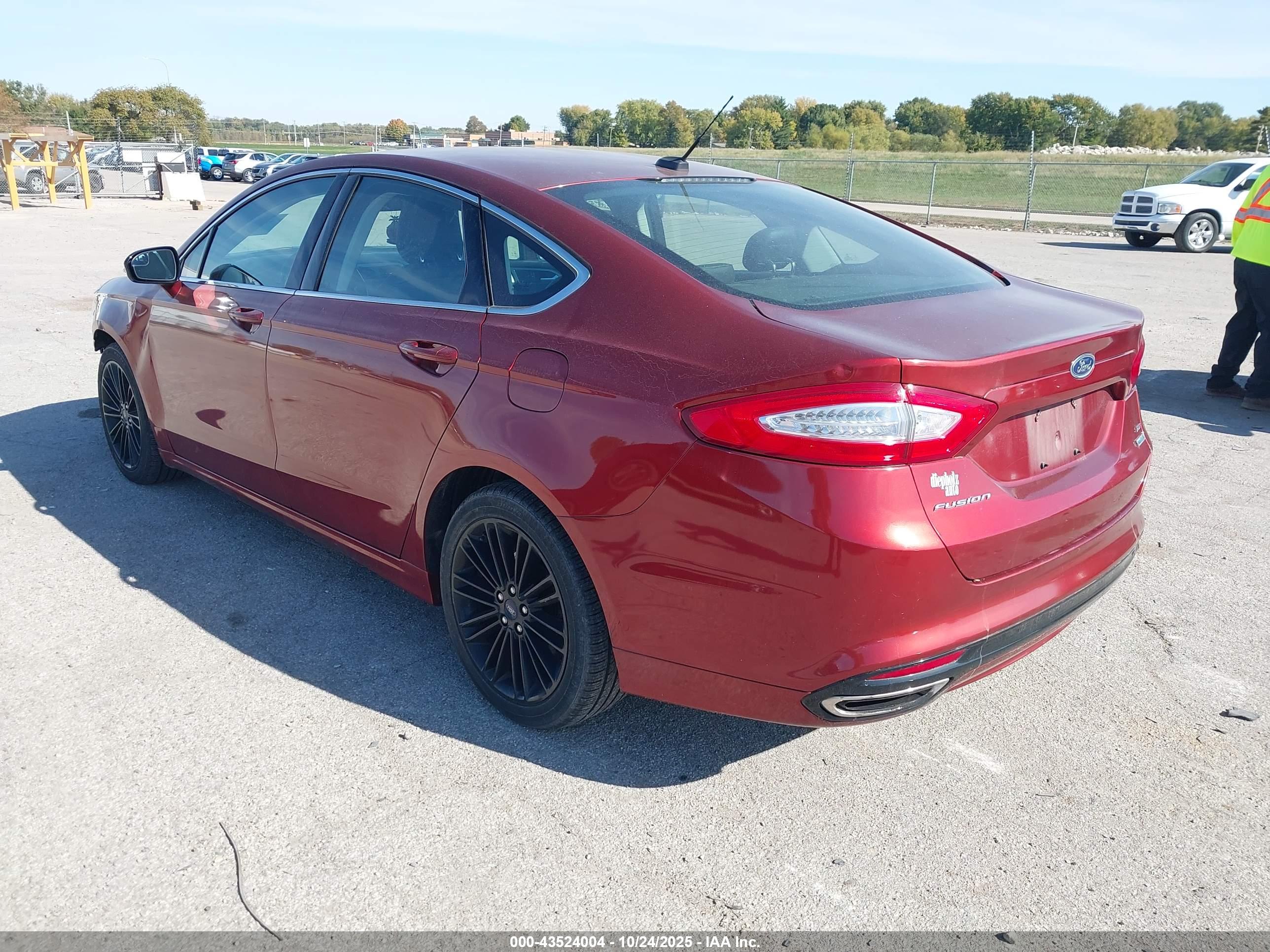 FORD FUSION image 3