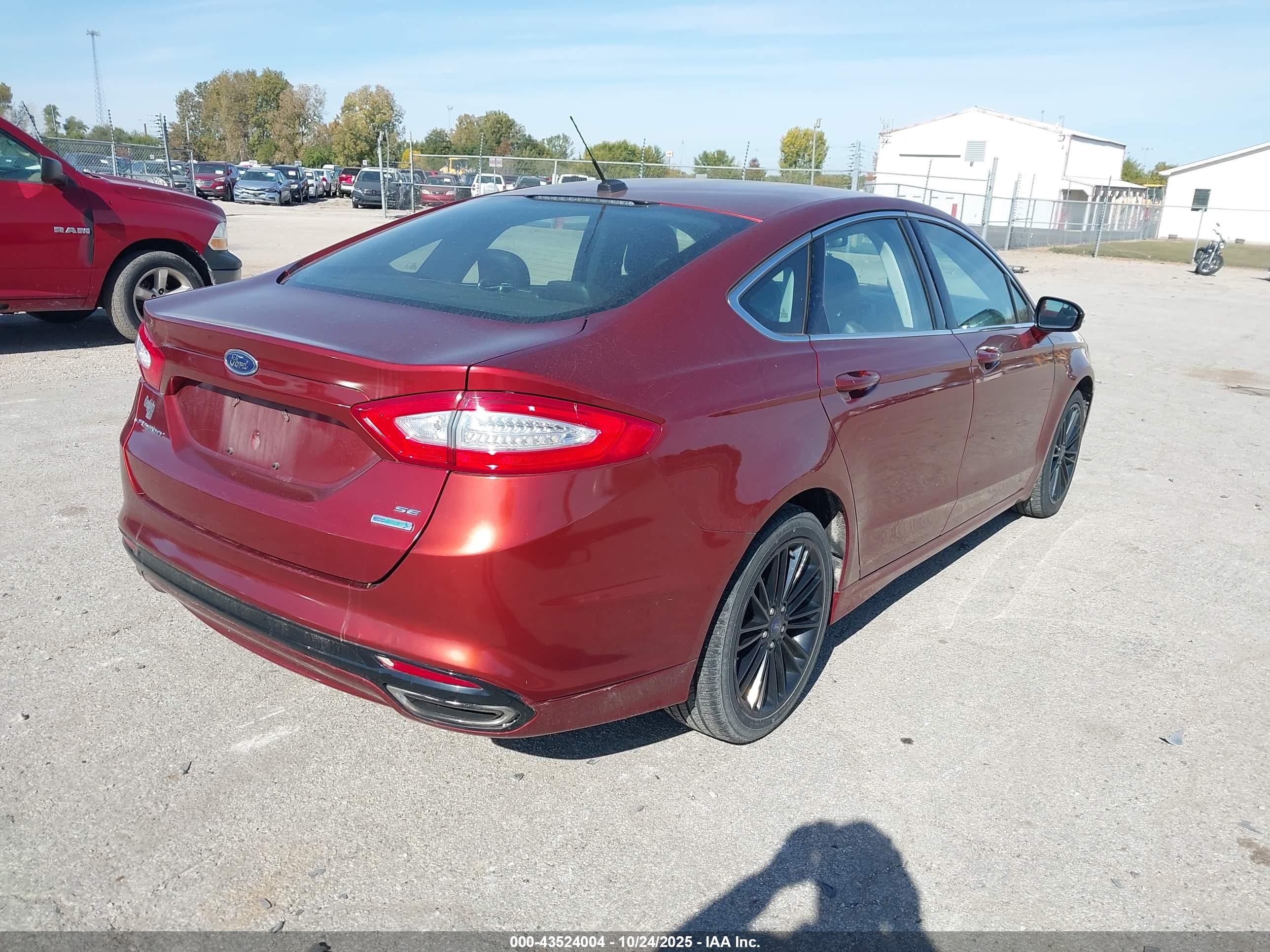 FORD FUSION image 4