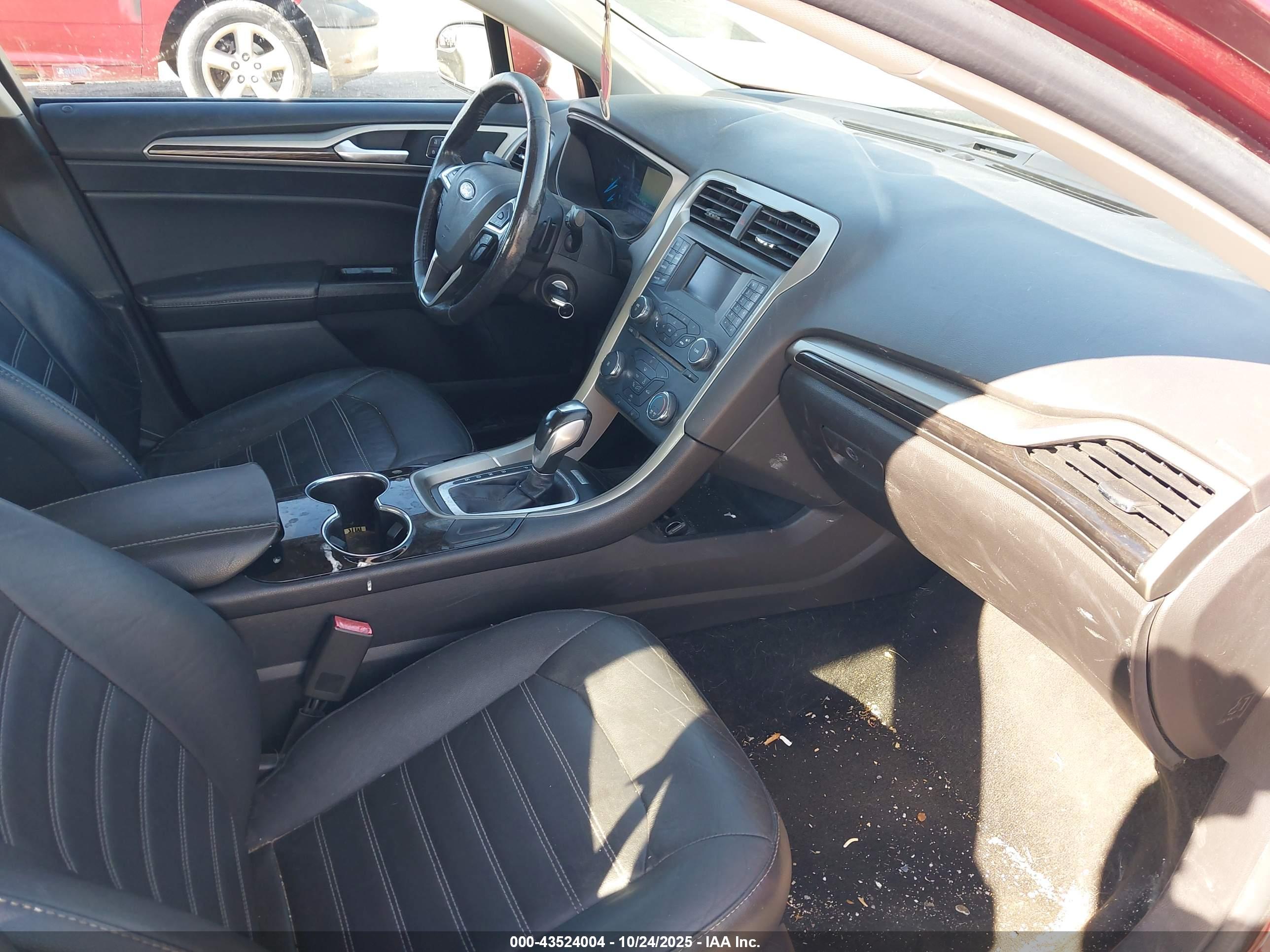 FORD FUSION image 5