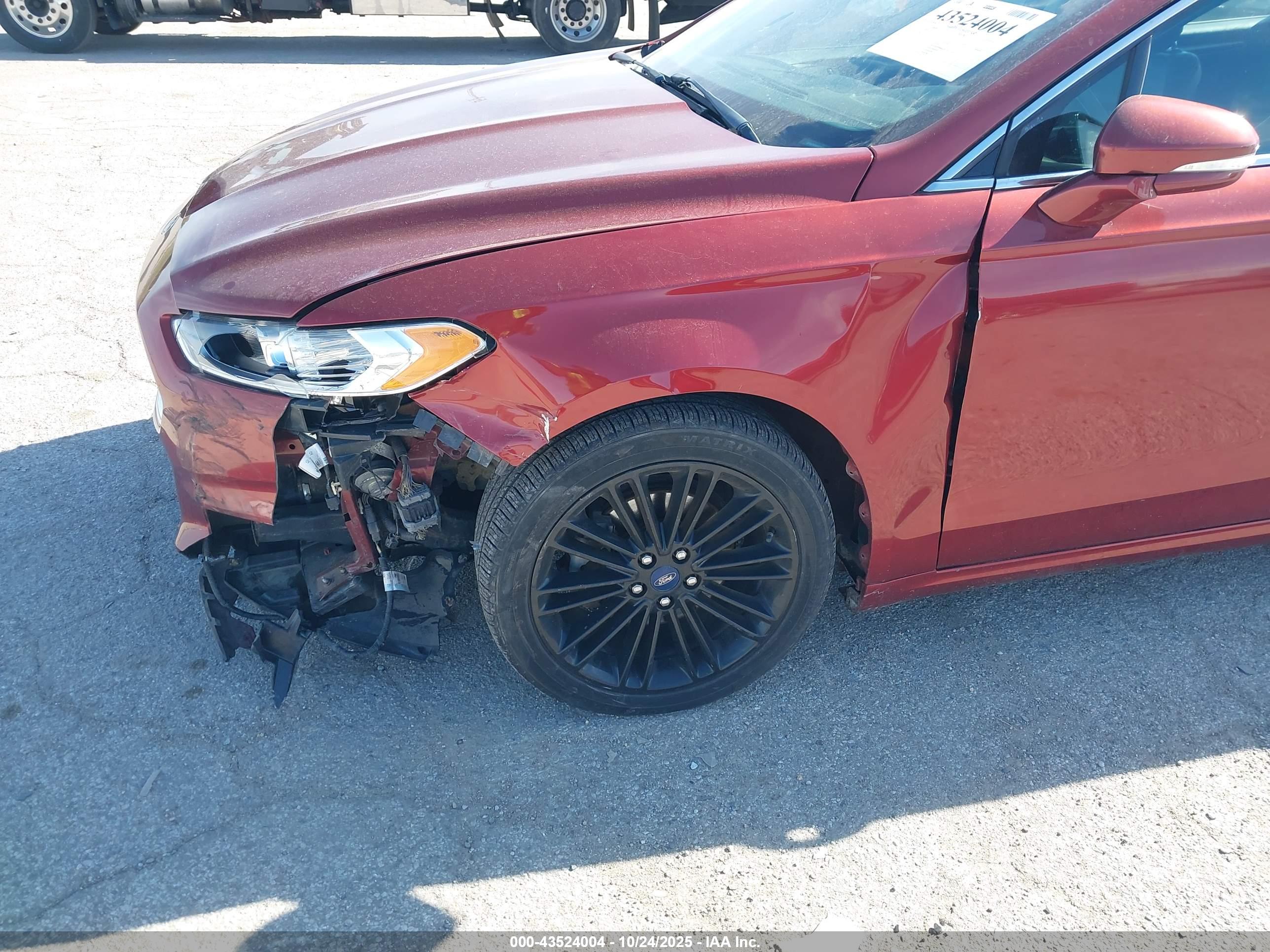 FORD FUSION image 6