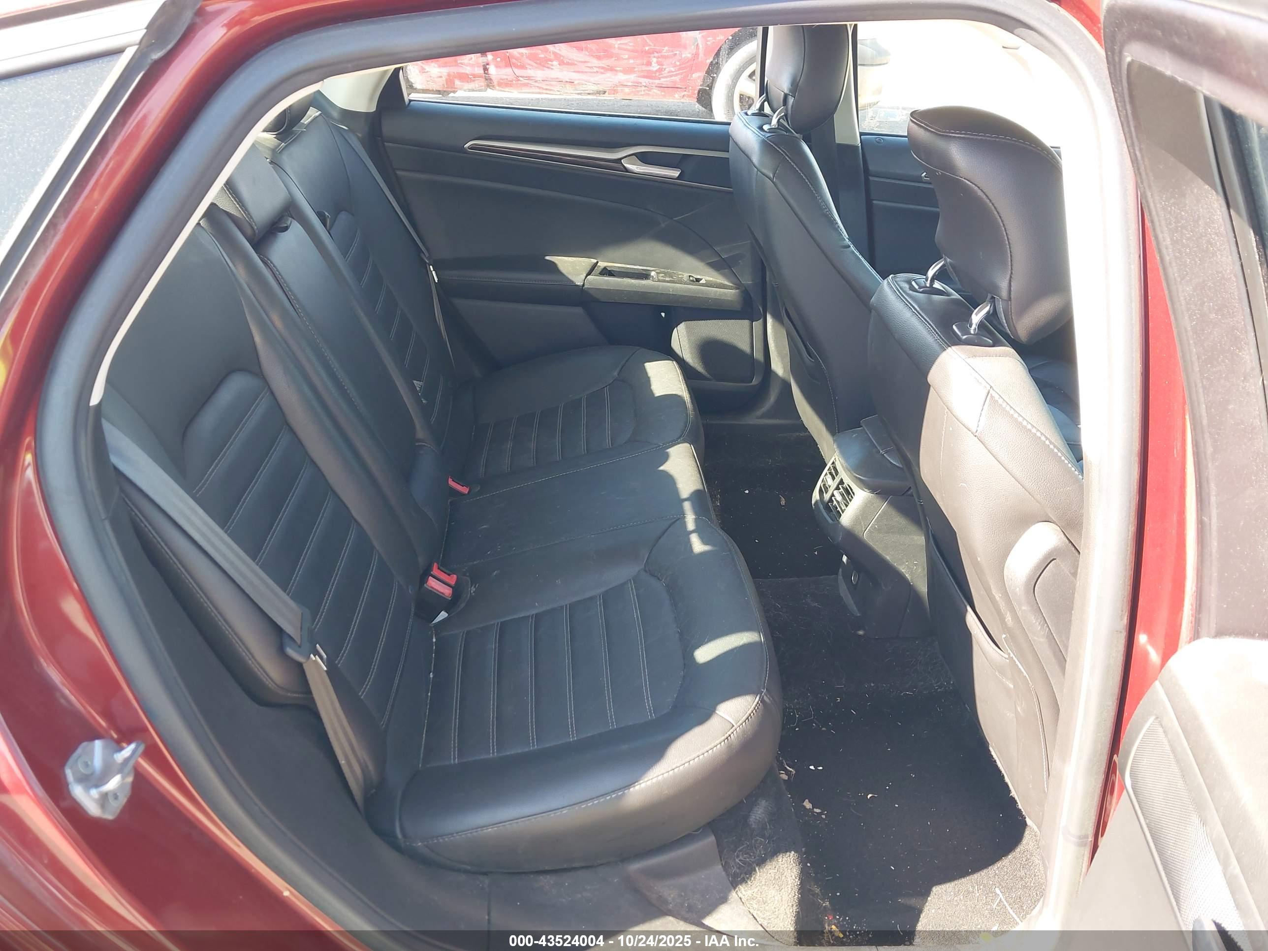 FORD FUSION image 8