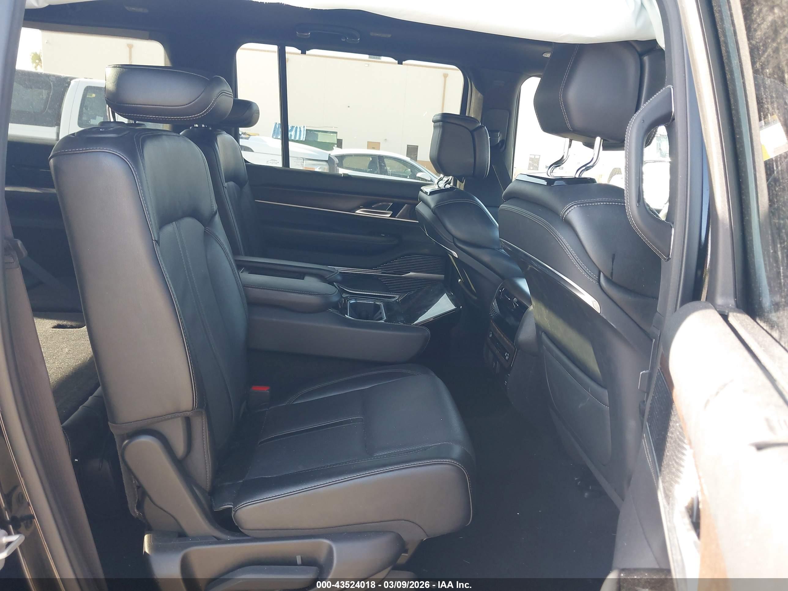 JEEP GRAND image 8