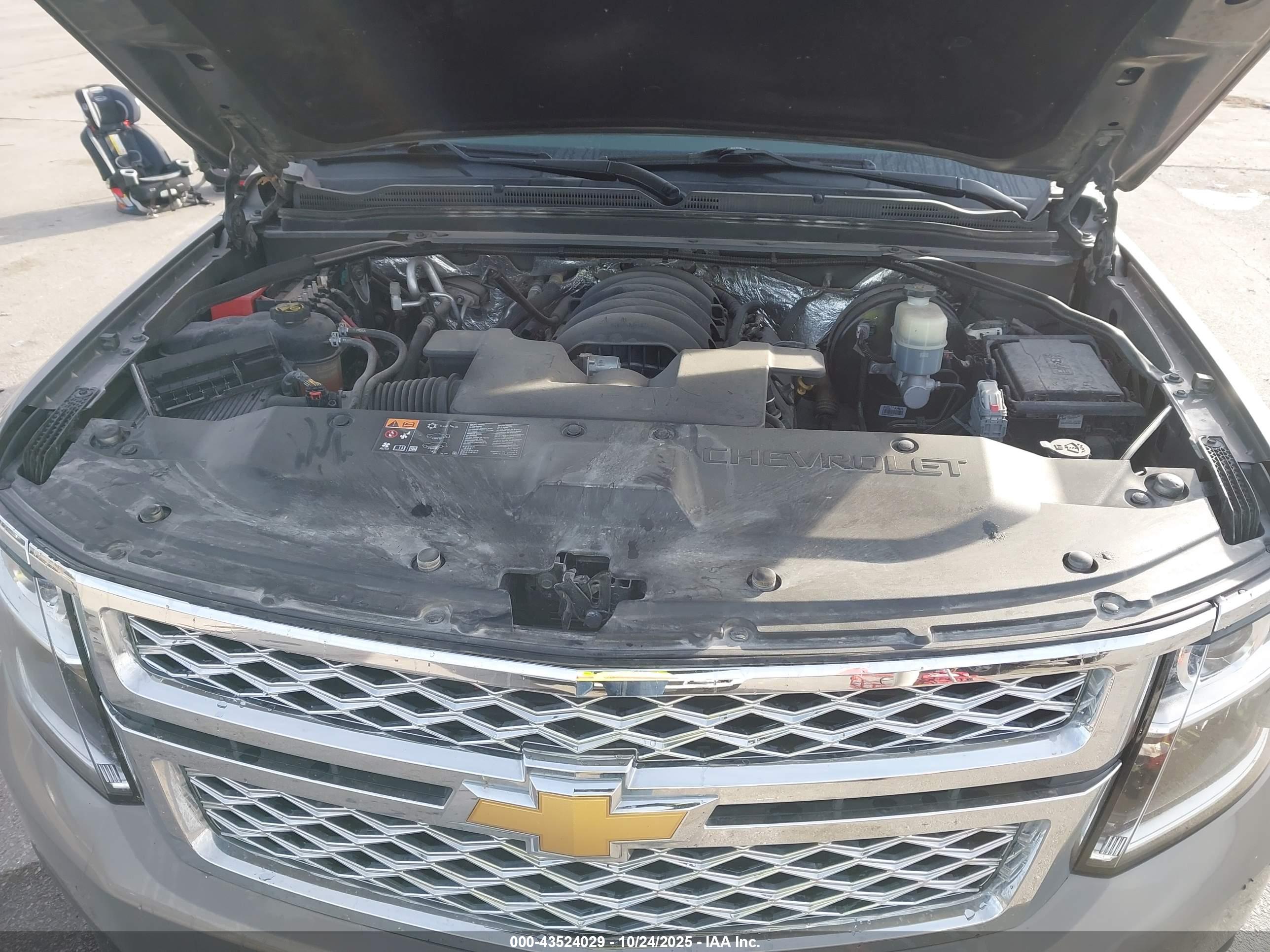 CHEVROLET SUBURBAN image 10