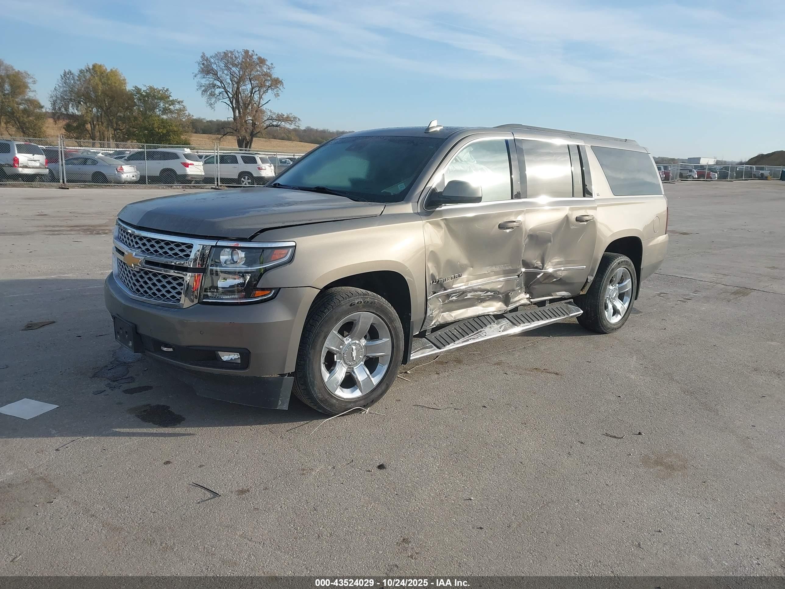 CHEVROLET SUBURBAN image 2