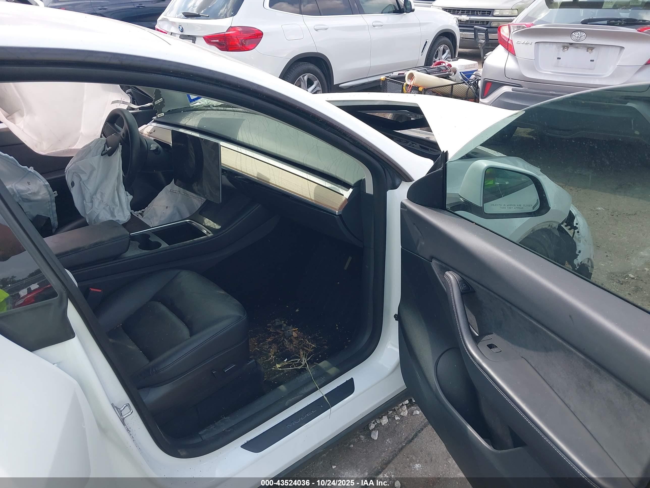 TESLA MODEL image 5