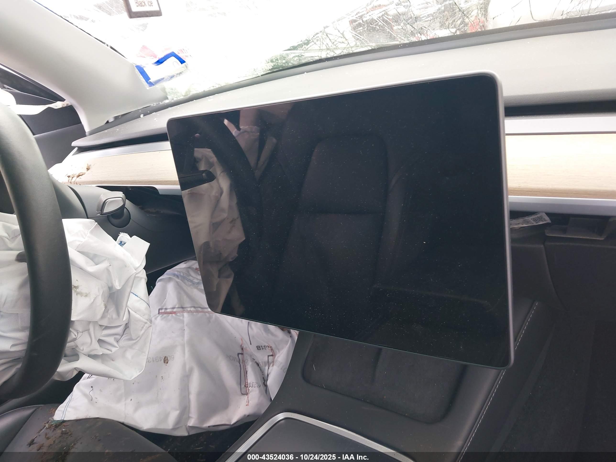 TESLA MODEL image 7