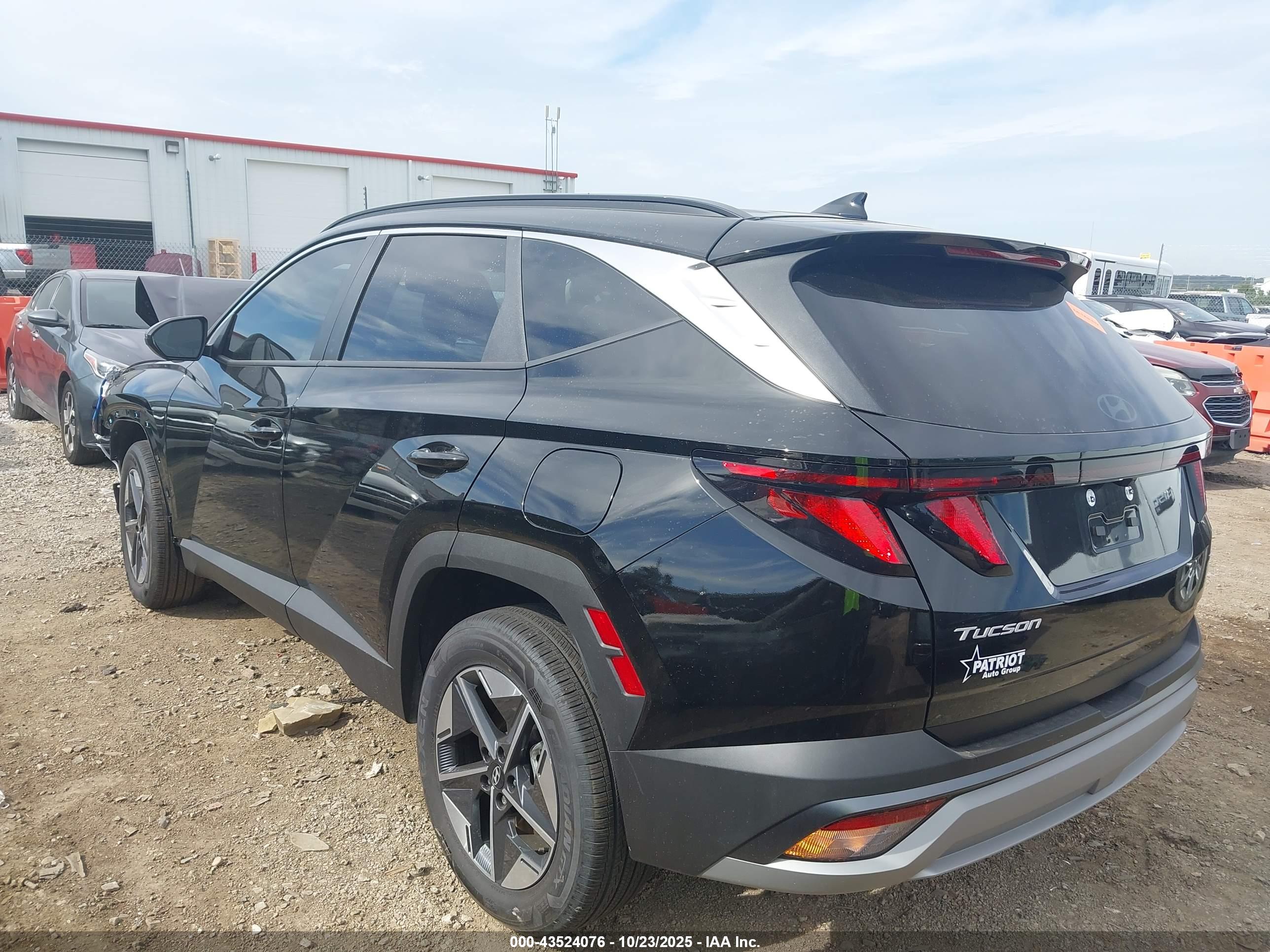 HYUNDAI TUCSON image 3