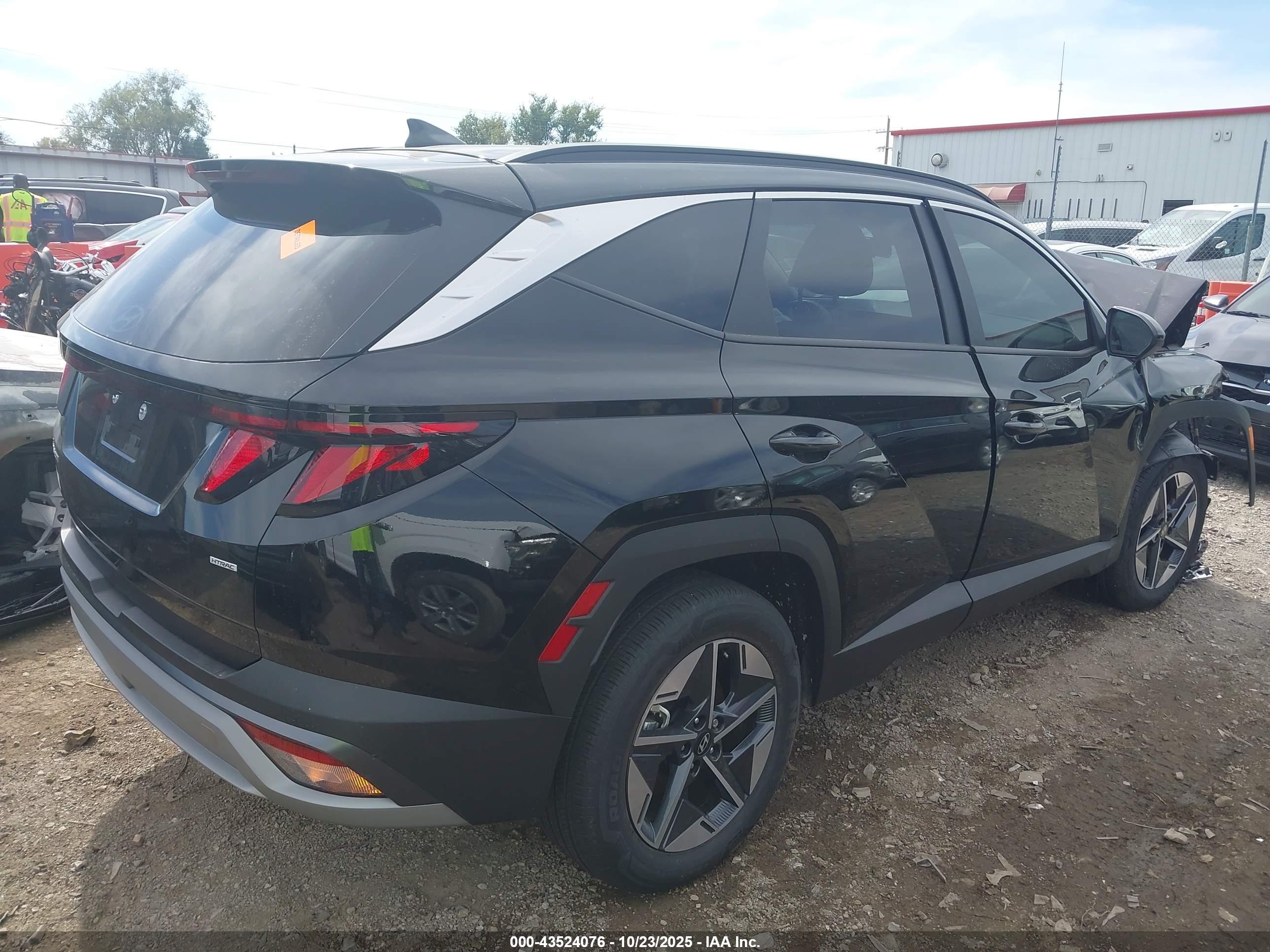 HYUNDAI TUCSON image 4