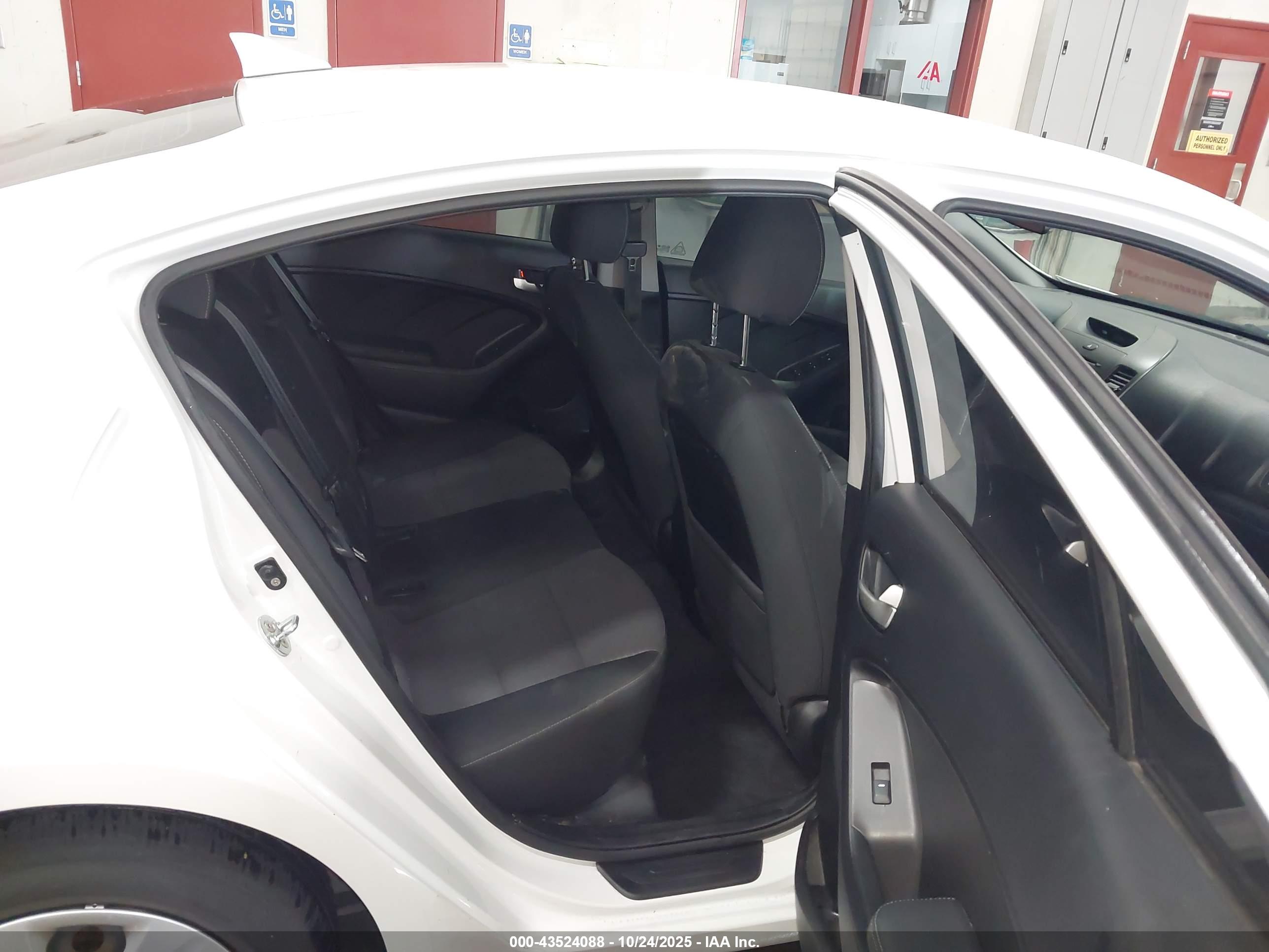 KIA FORTE image 8