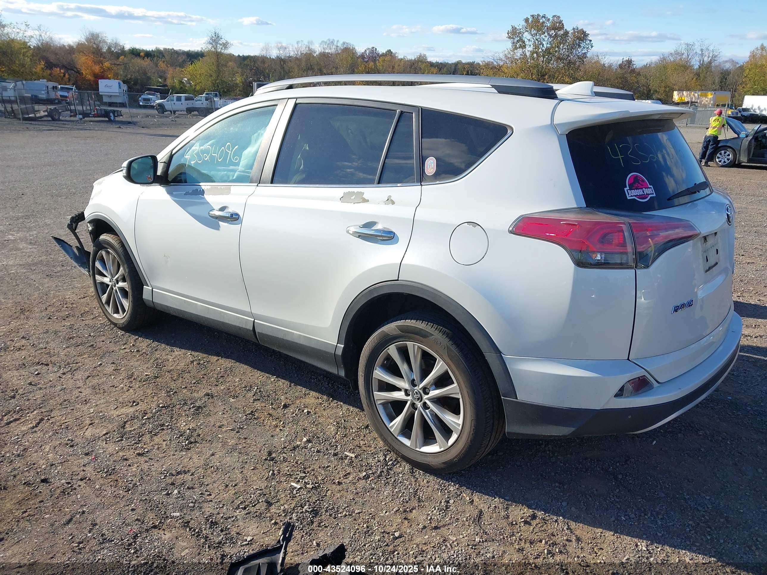 TOYOTA RAV4 image 3