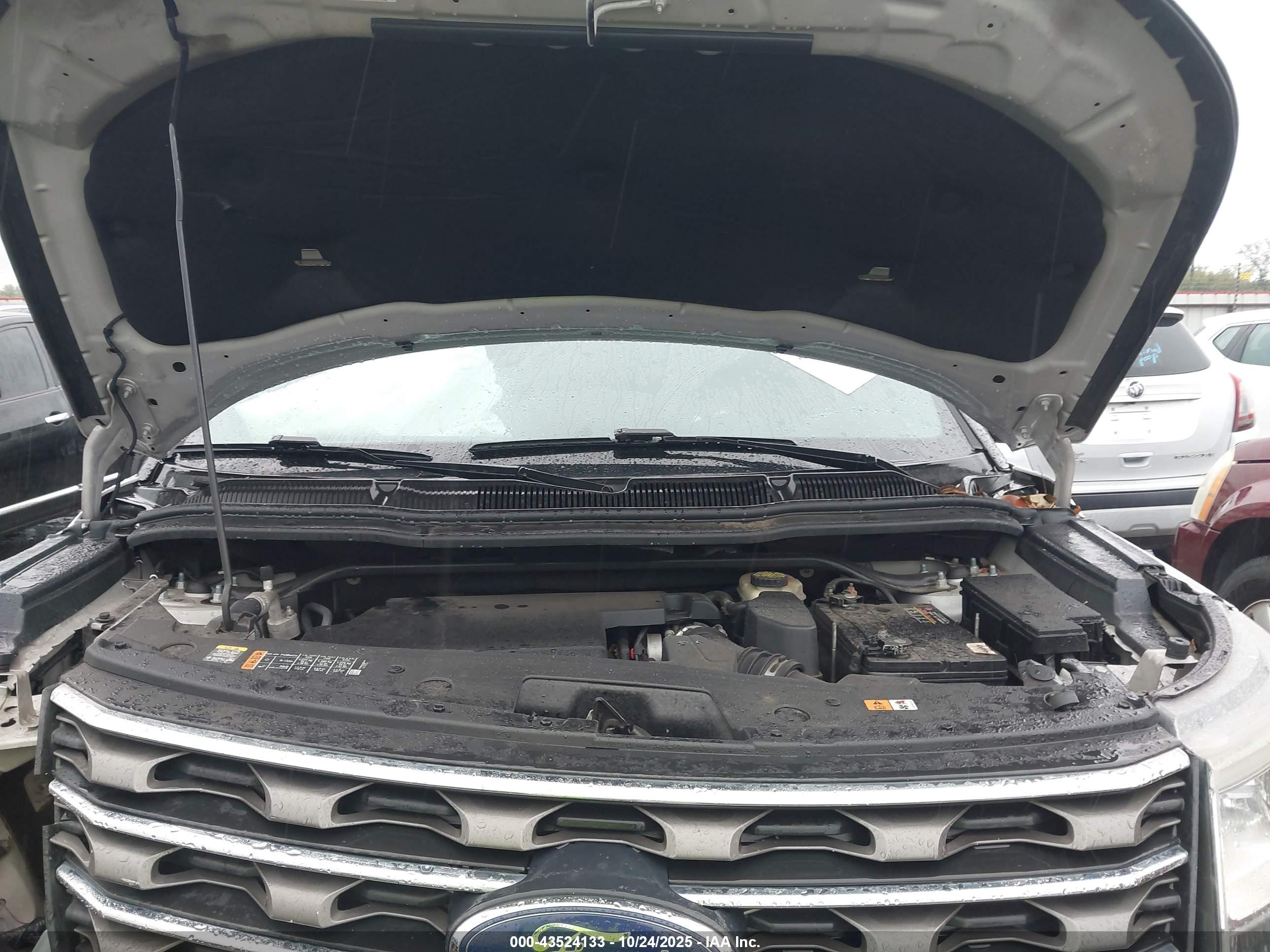 FORD EXPLORER image 10