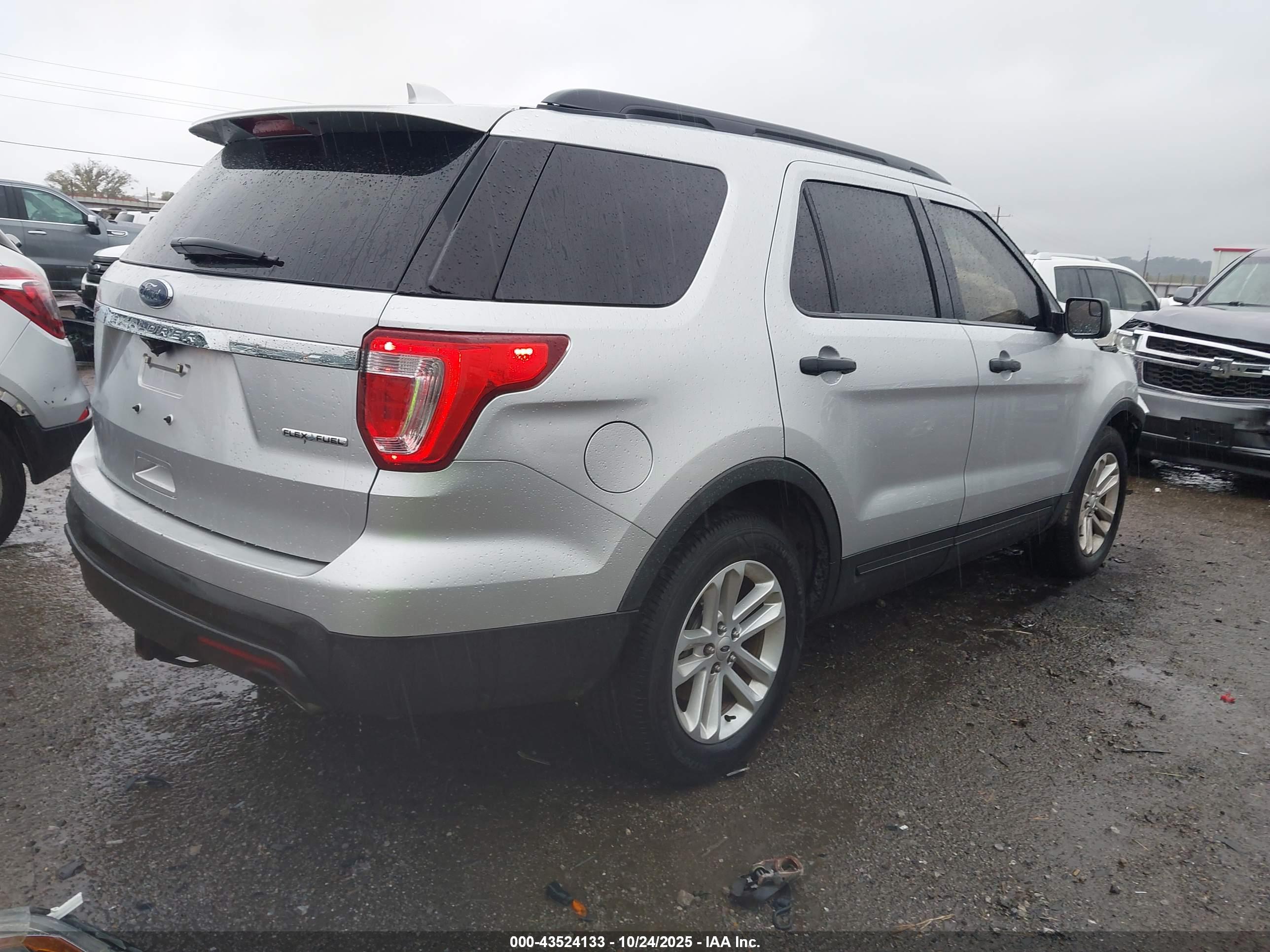 FORD EXPLORER image 4