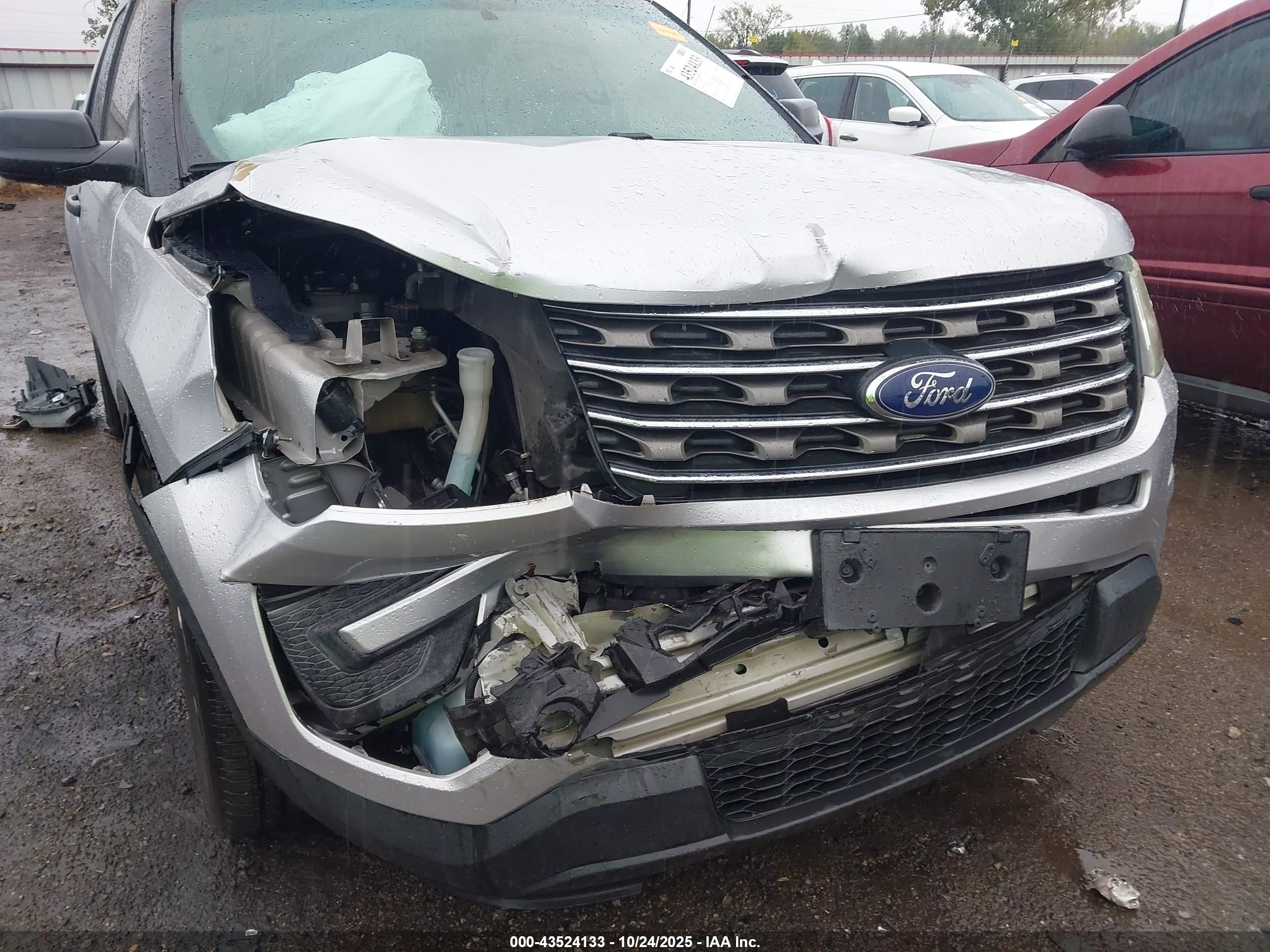 FORD EXPLORER image 6