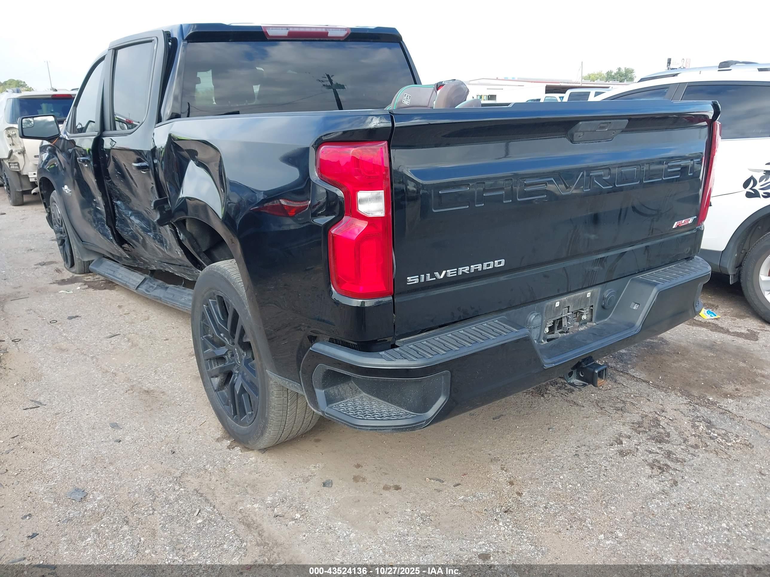 CHEVROLET SILVERADO image 3
