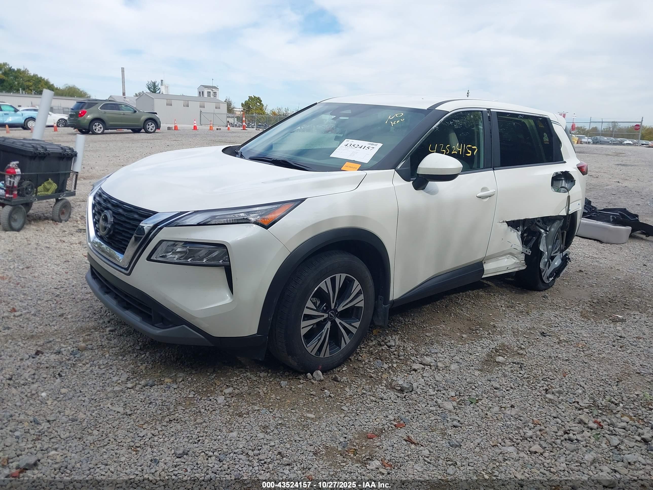 NISSAN ROGUE image 2