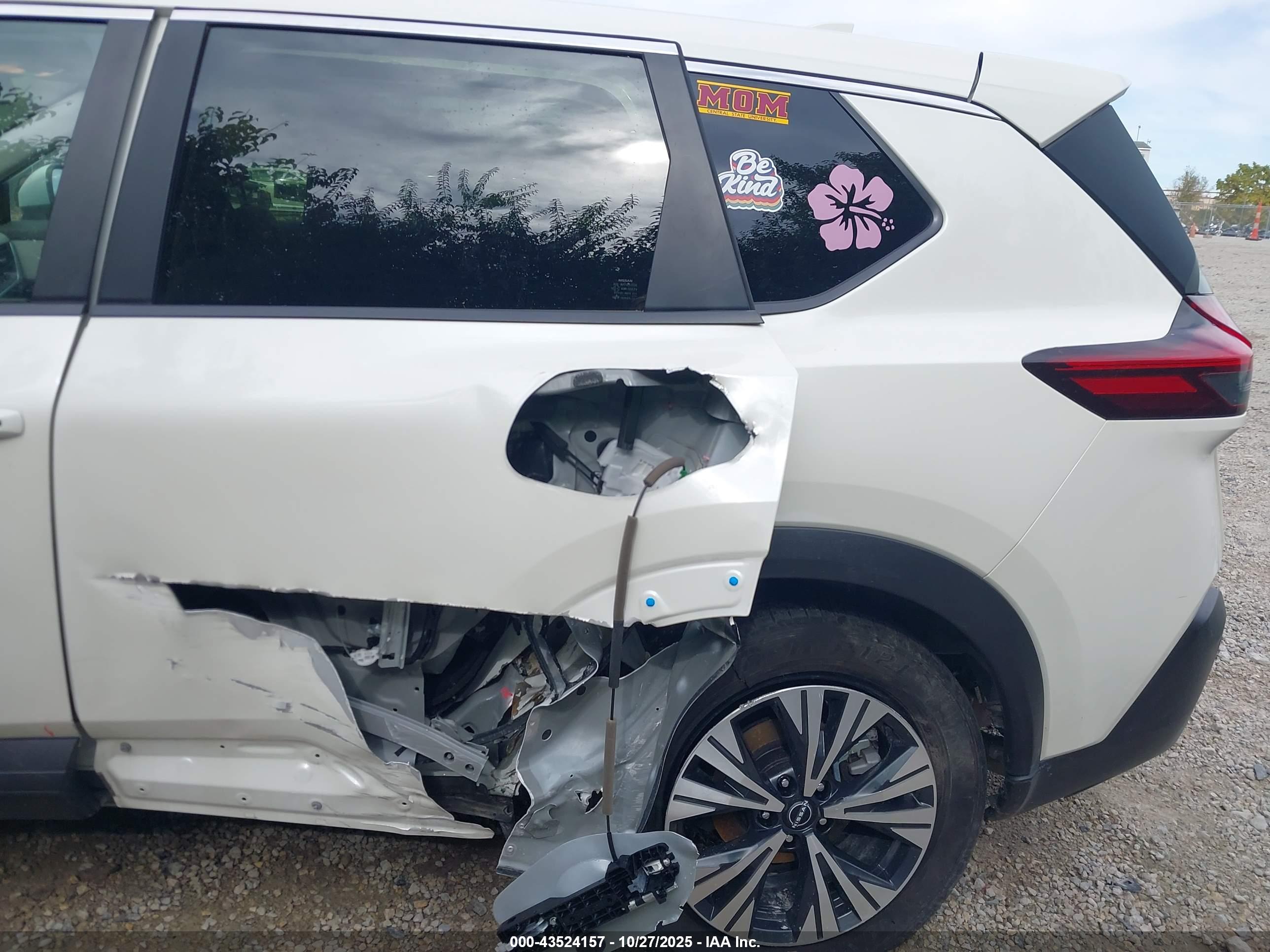 NISSAN ROGUE image 6