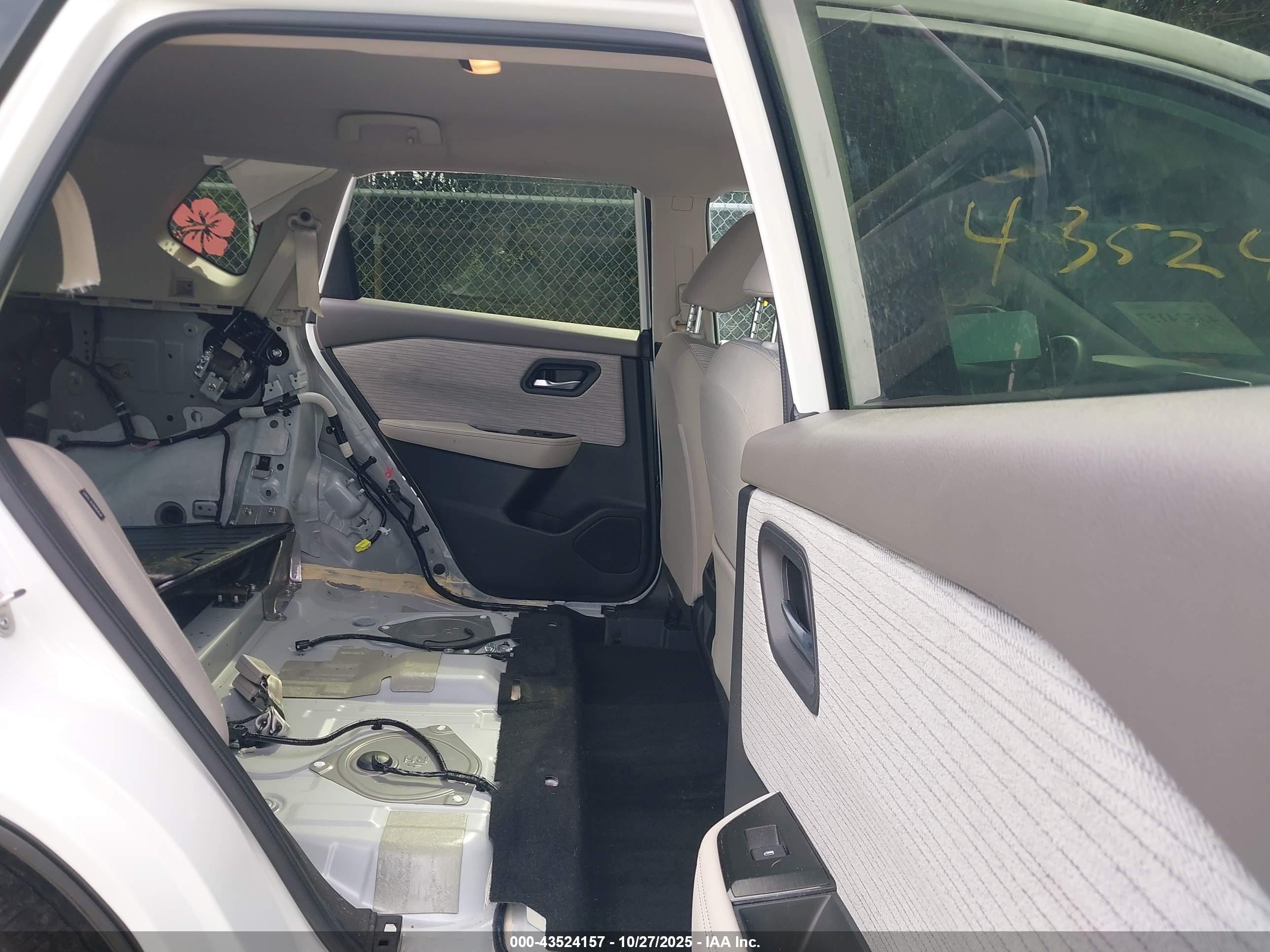 NISSAN ROGUE image 8