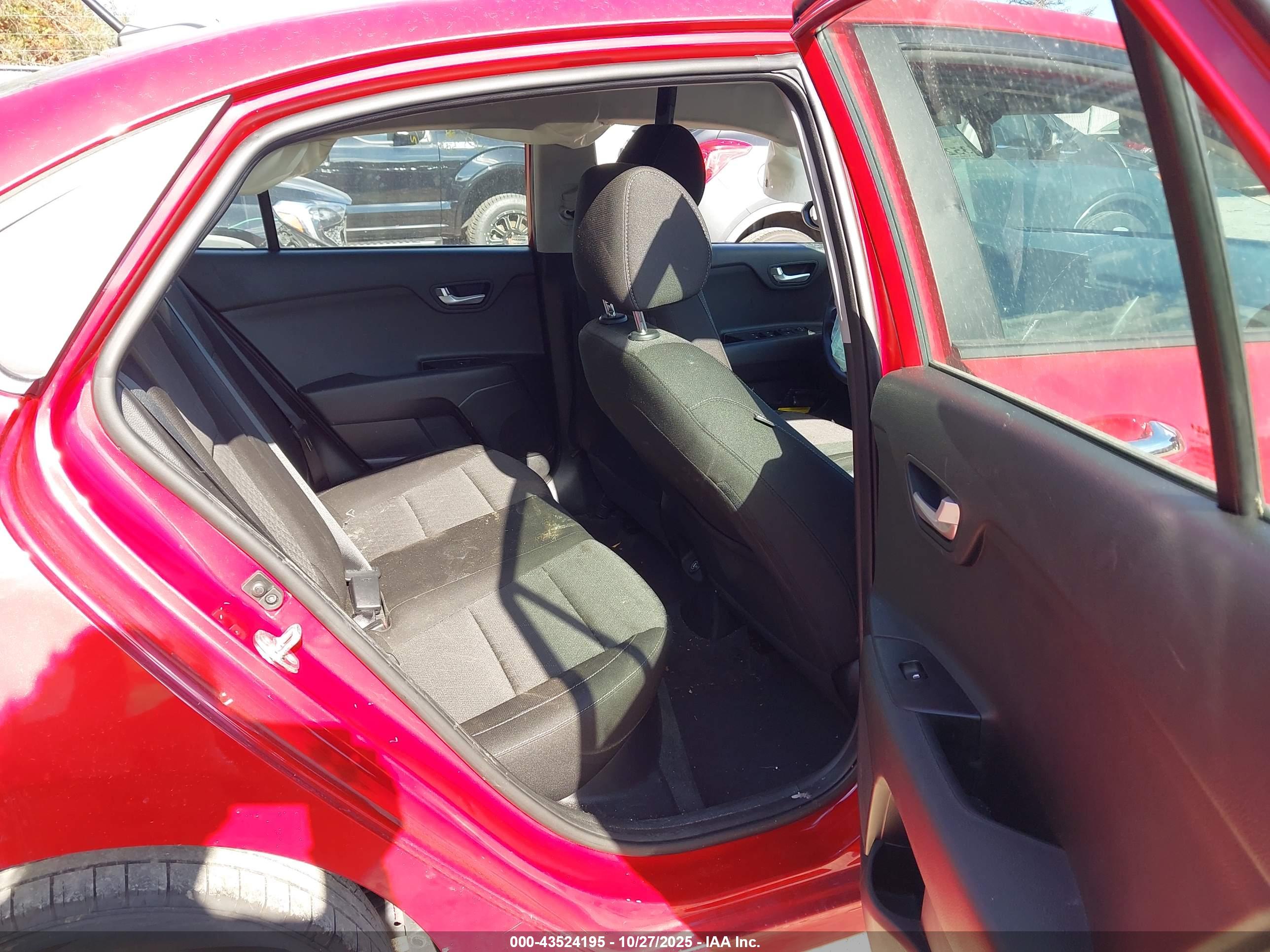 KIA RIO image 8