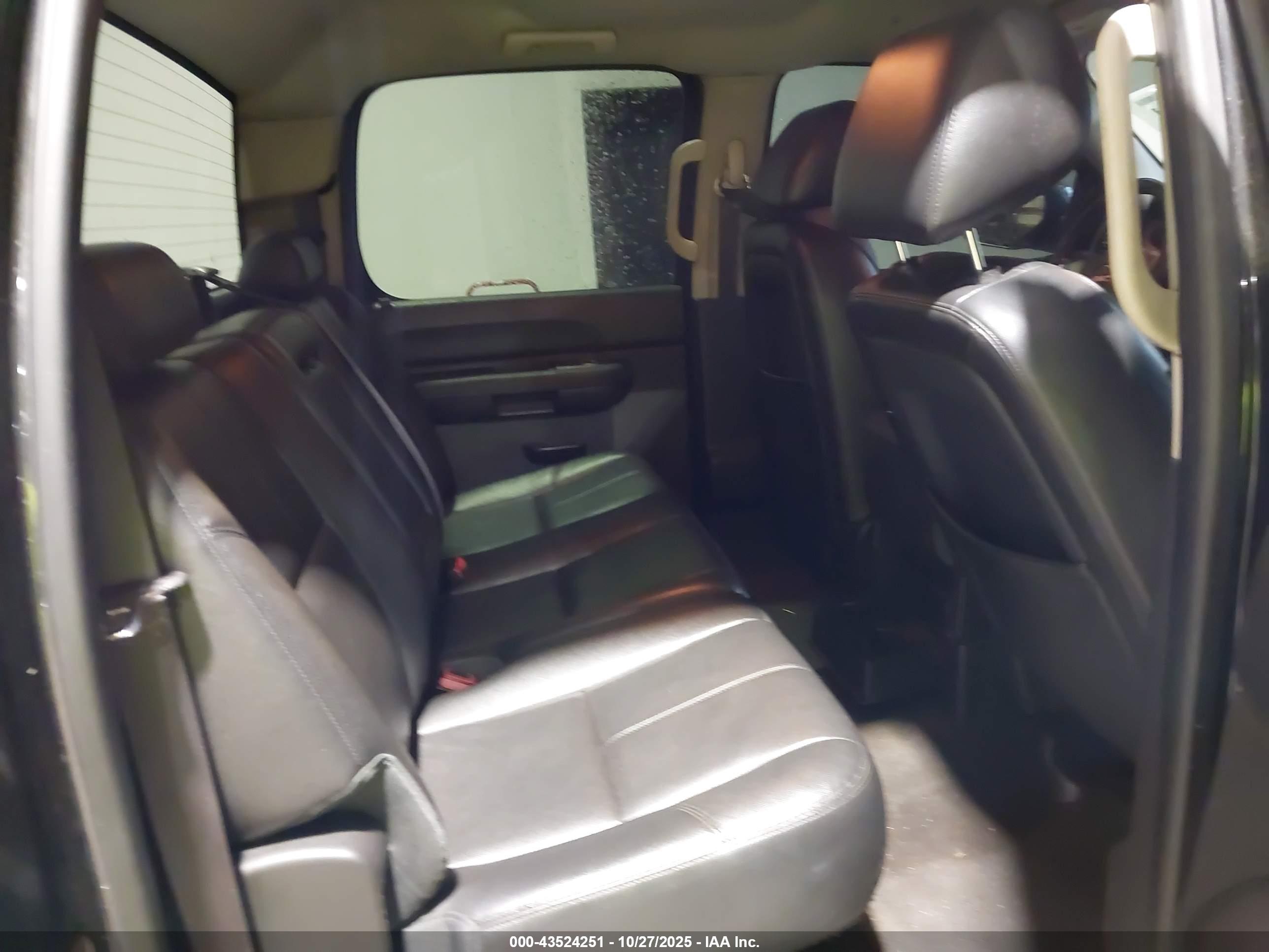 GMC SIERRA image 8