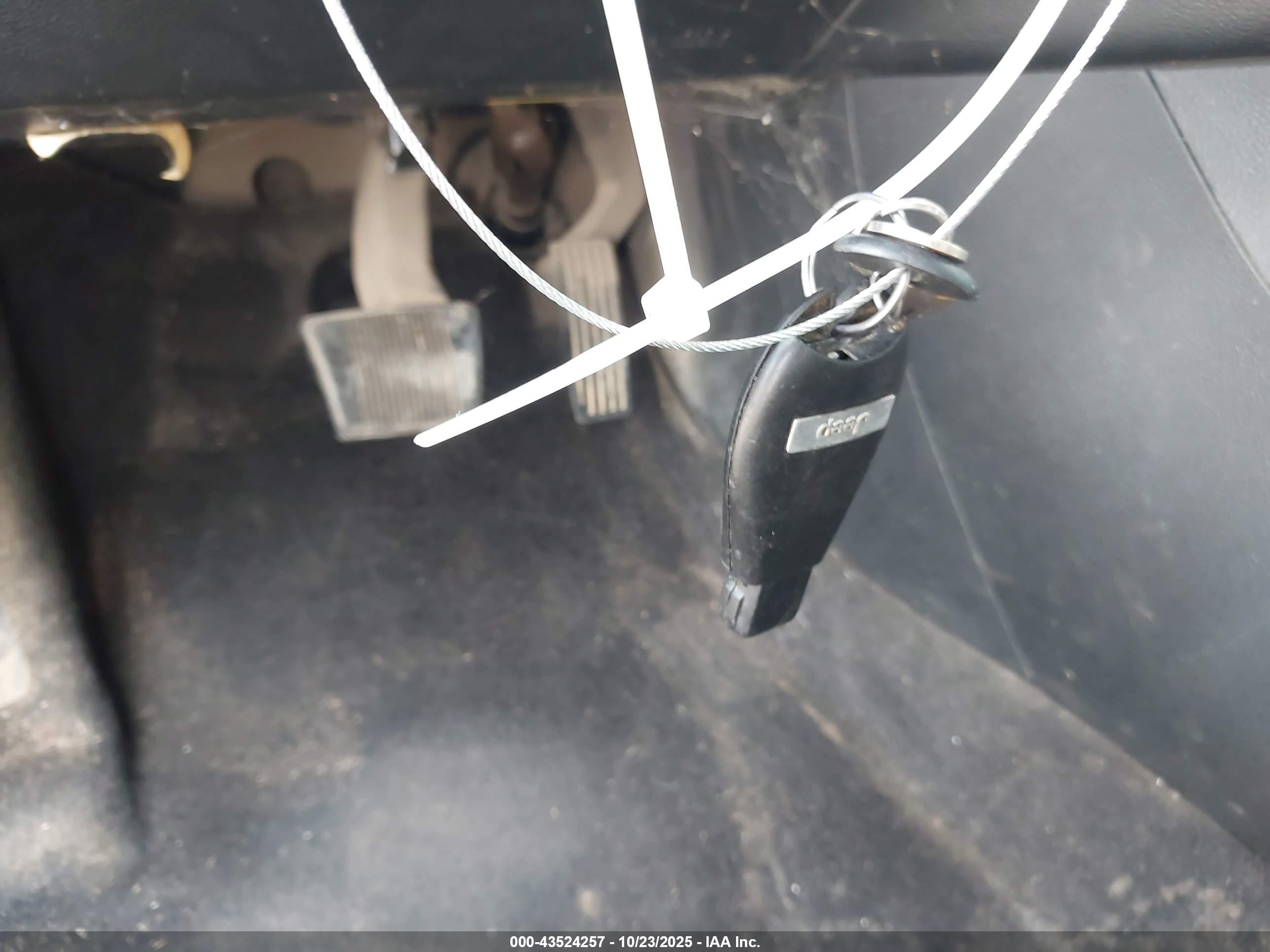 JEEP CHEROKEE image 11