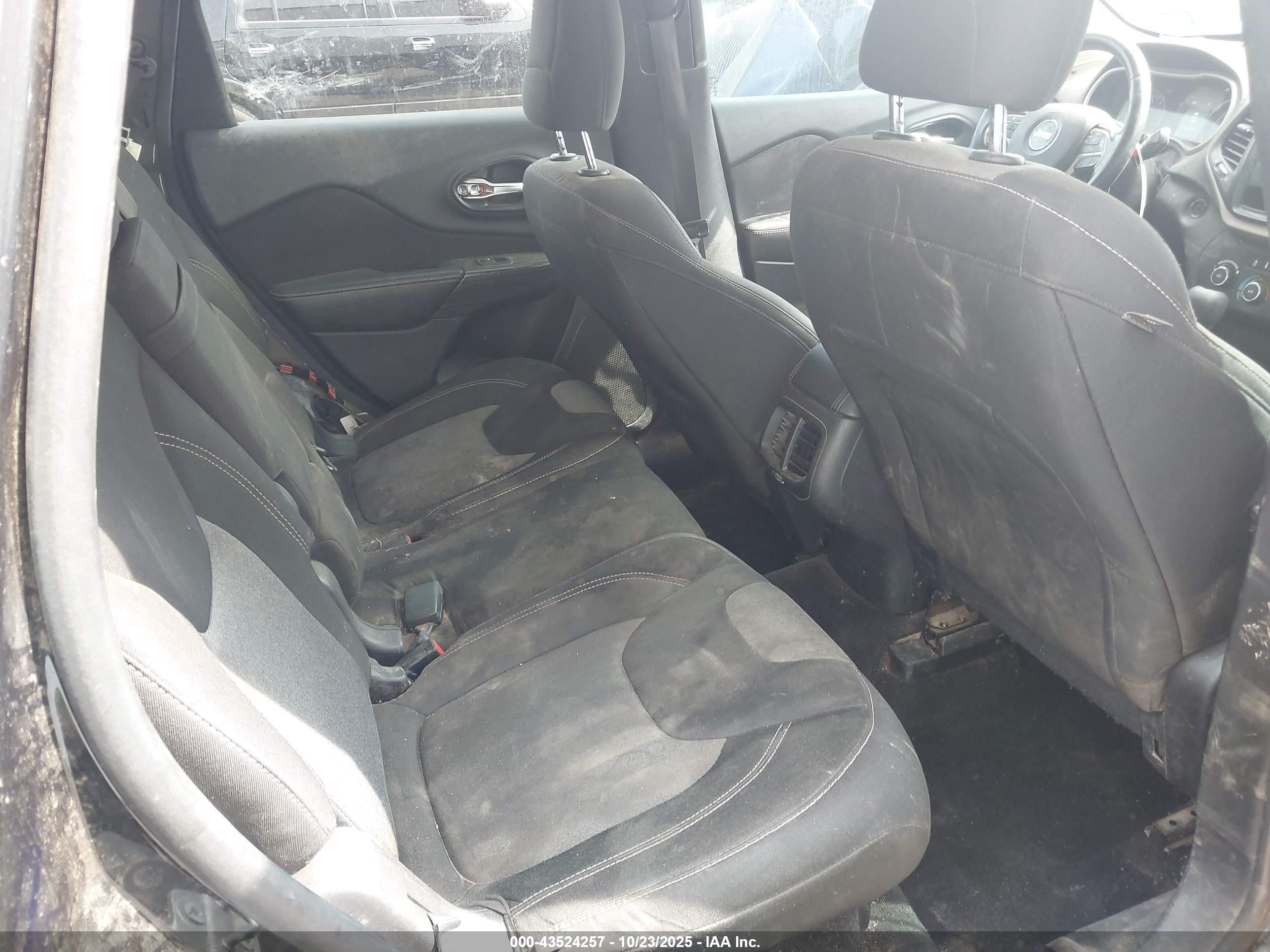 JEEP CHEROKEE image 8
