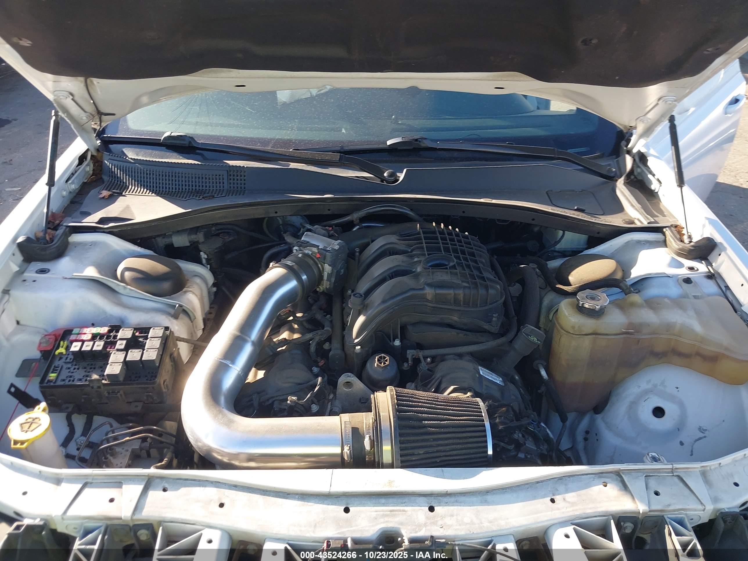 CHRYSLER 300 image 10