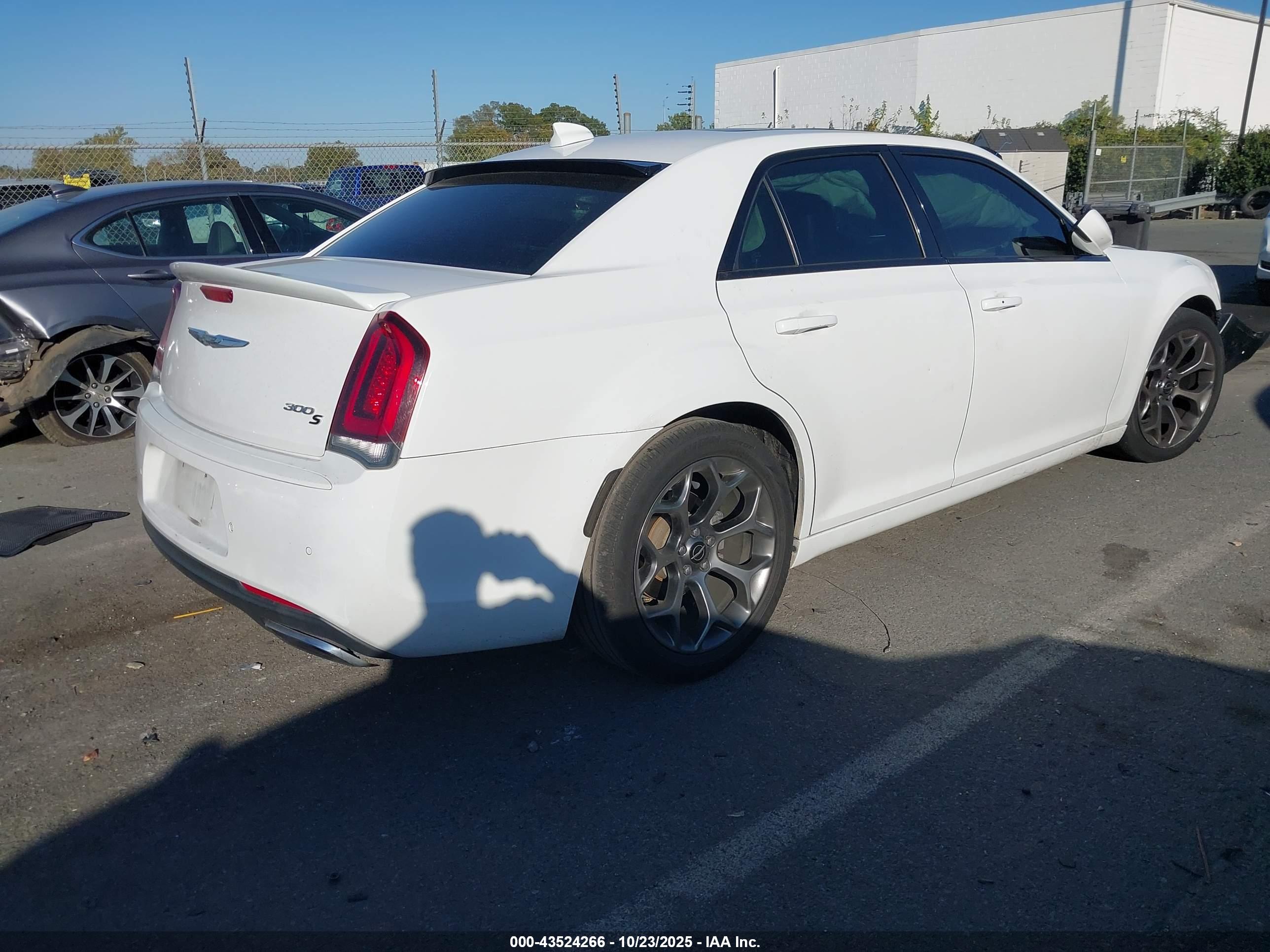 CHRYSLER 300 image 4