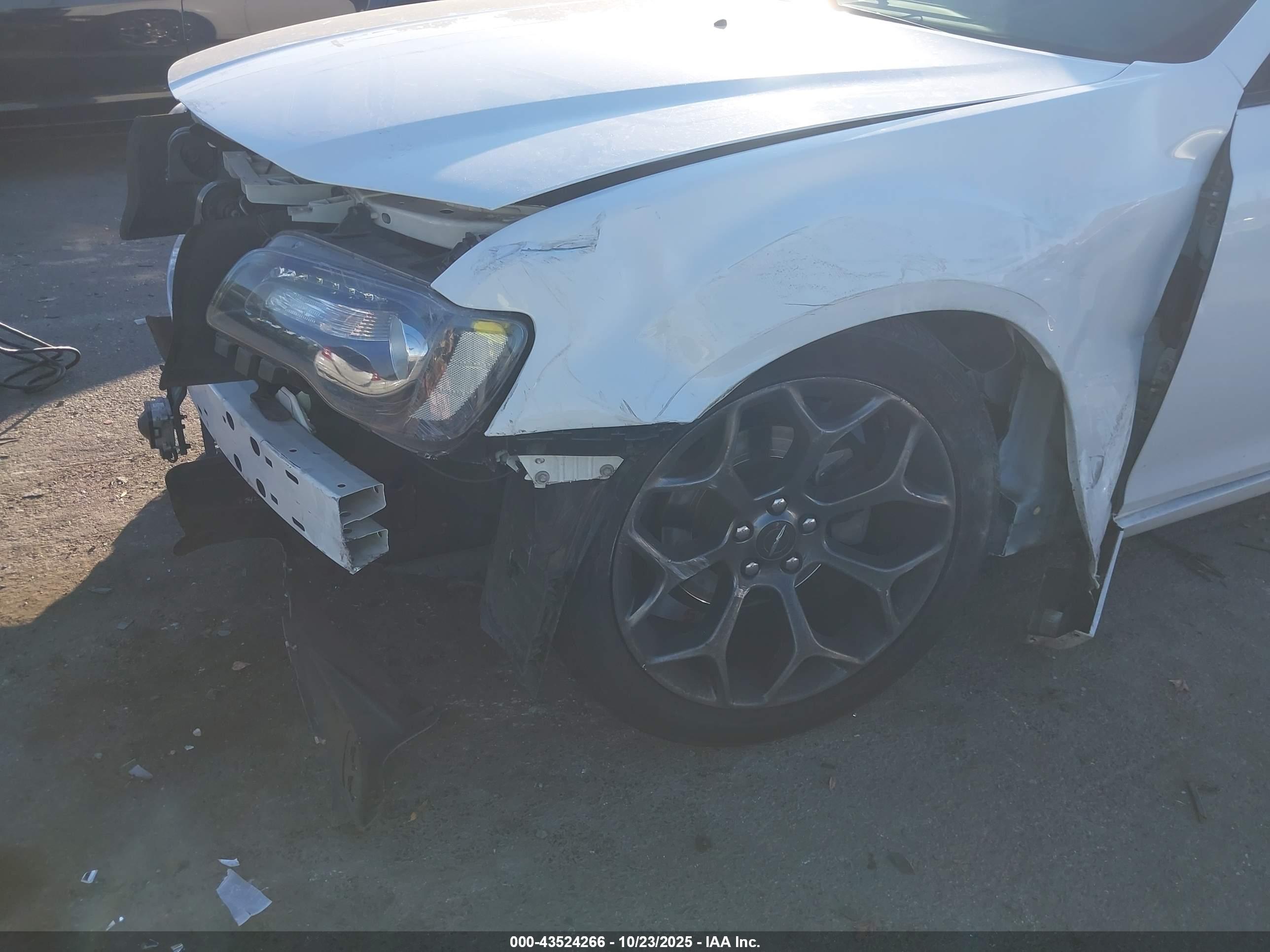 CHRYSLER 300 image 6